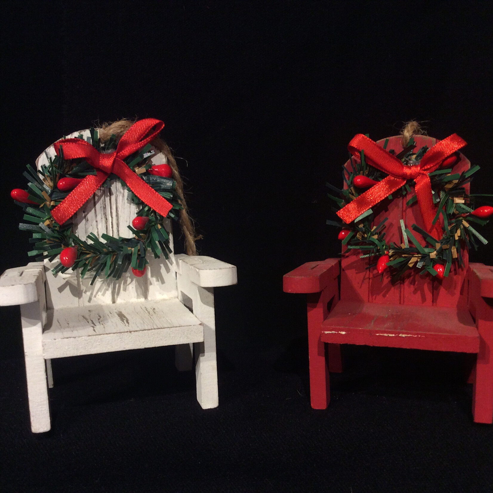 Muskoka Chair w/Wreath Orn 2A