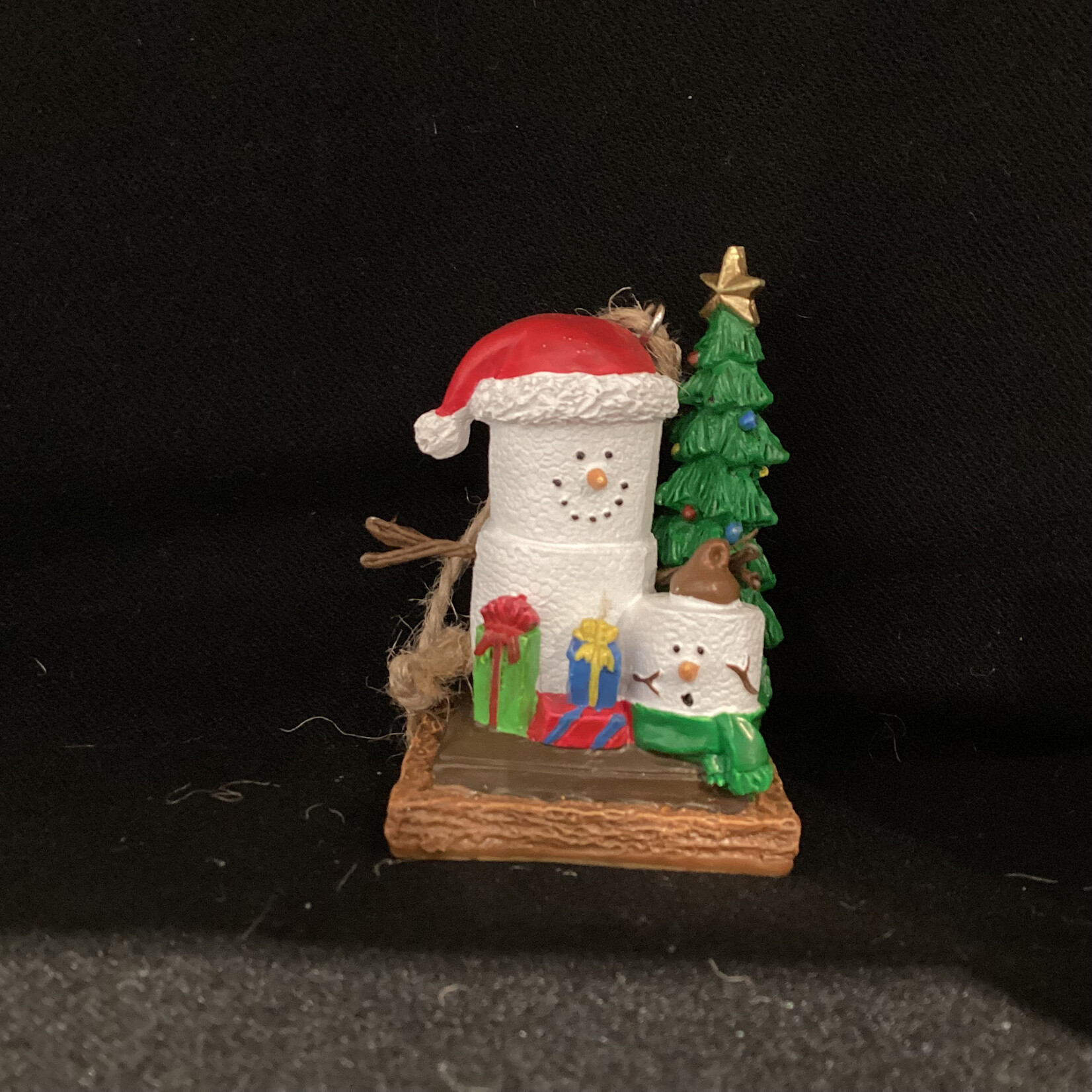 S'More w/Tree & Gifts Orn