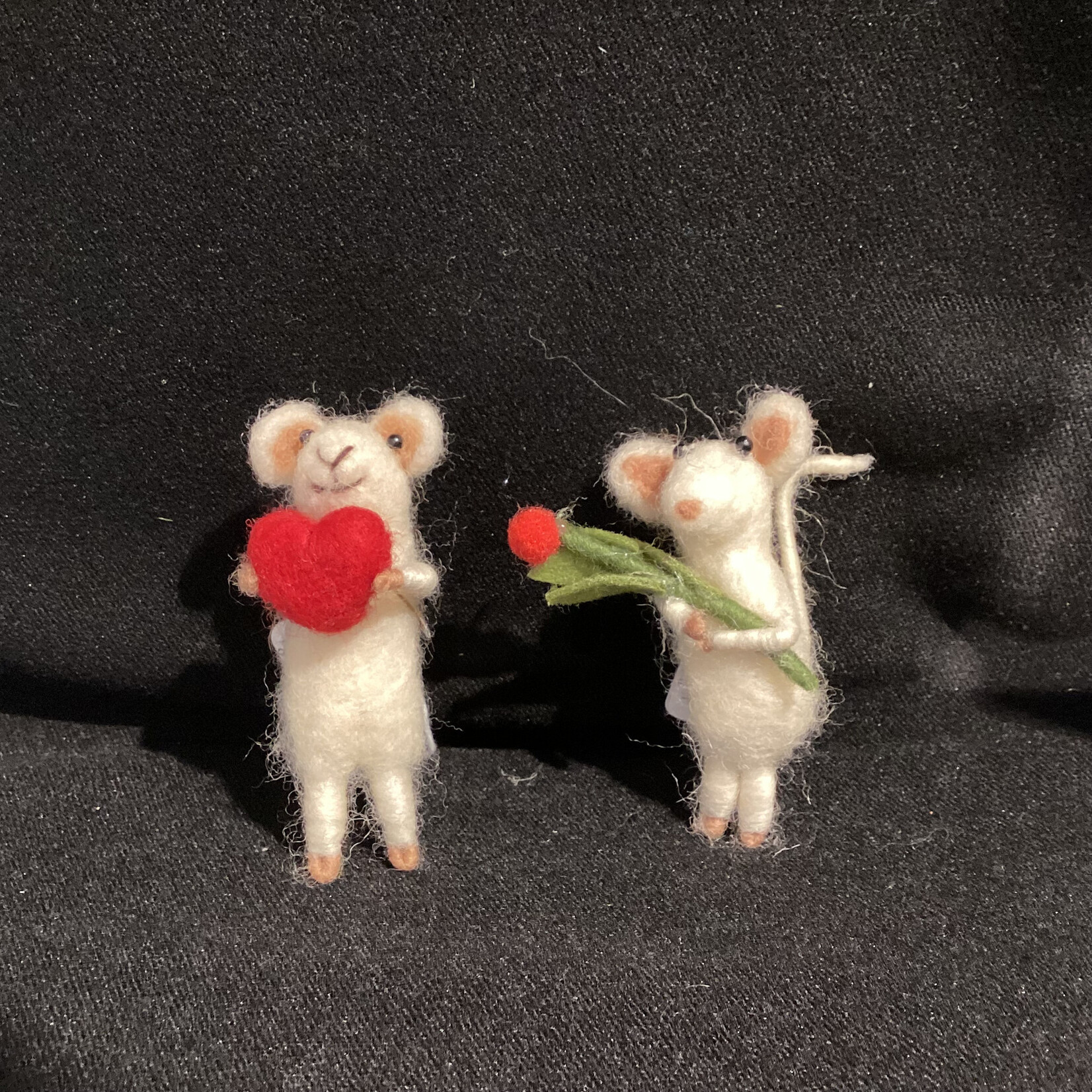 **Felt Mouse w/Heart or Branch Orn 2A