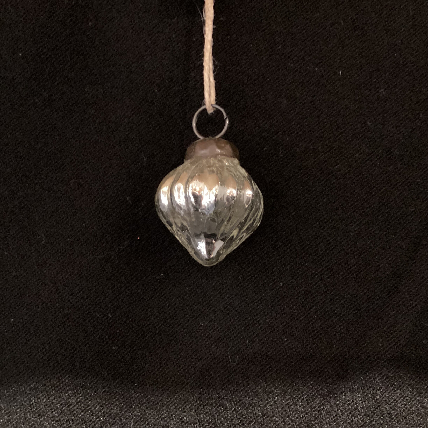 **Glass Silver Onion Orn