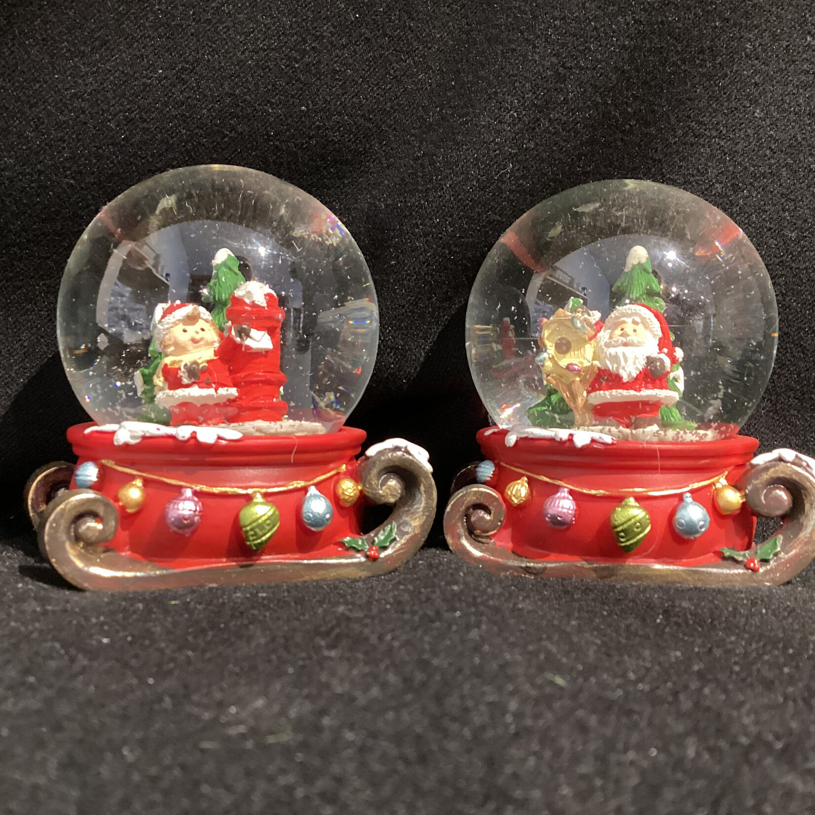 Santa Red Sleigh Snow Globe 2A