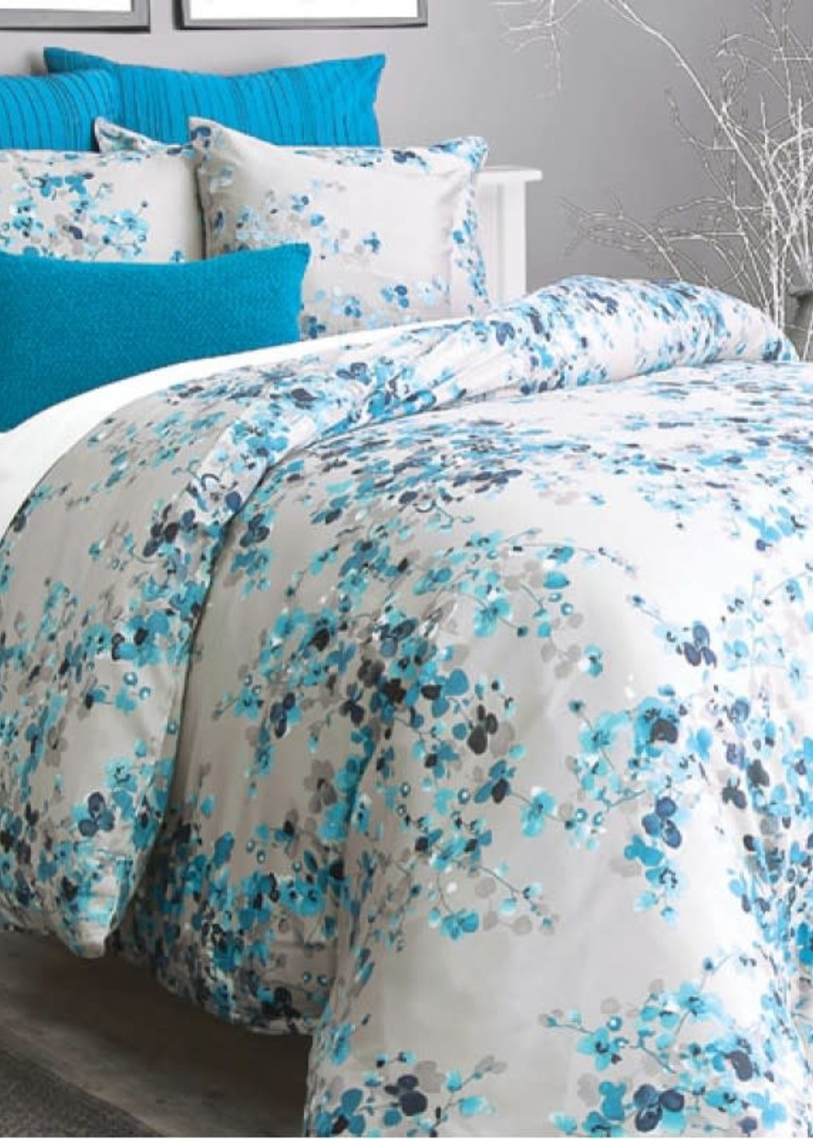 *Kg Grey w/Blue Blossoms Hycroft Coverlet-RJS