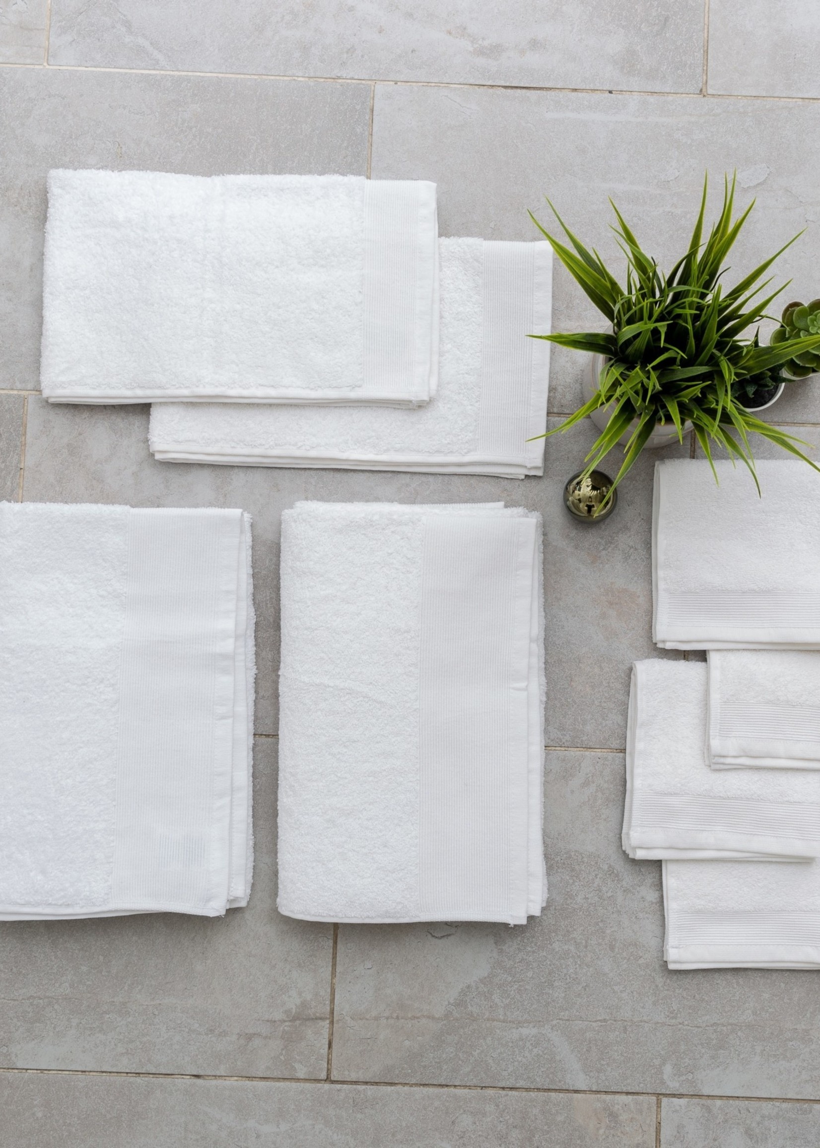 Fabstyles *White Bath Towel w/Solid Stripe-Fabstyles