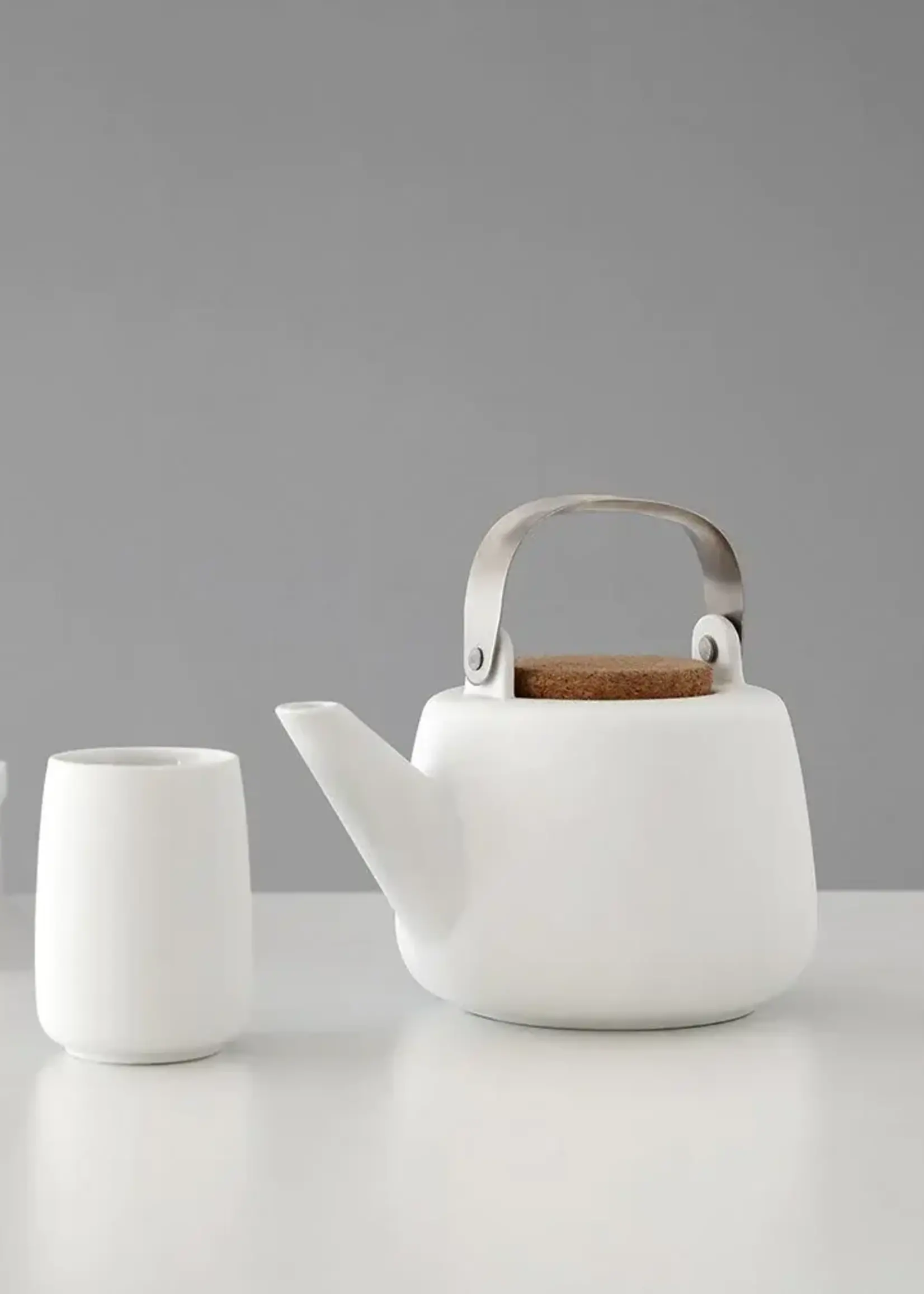 viva *.5L White Nicola Teapot-Spruced