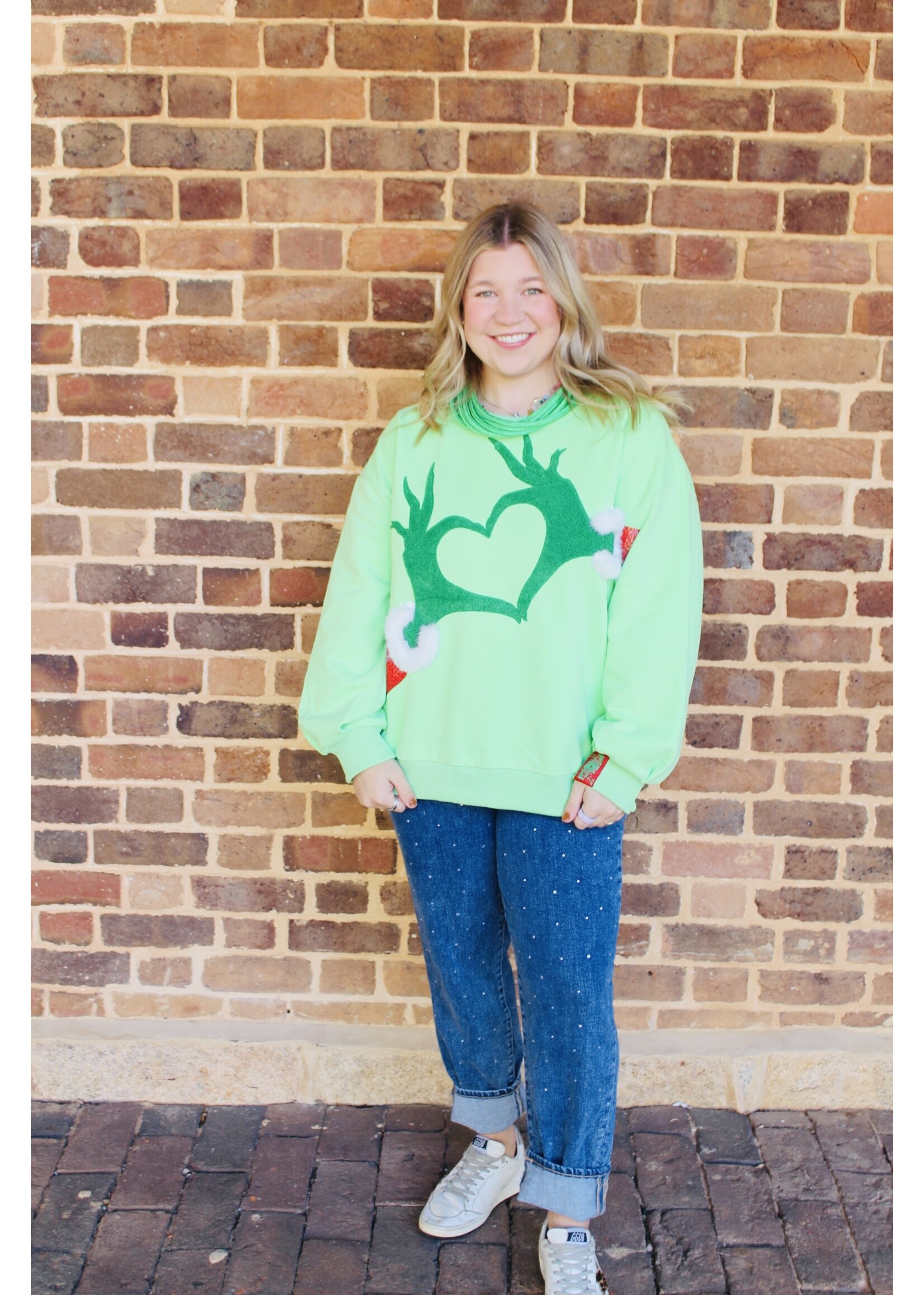 qos QOS Green Grinch Heart Hands