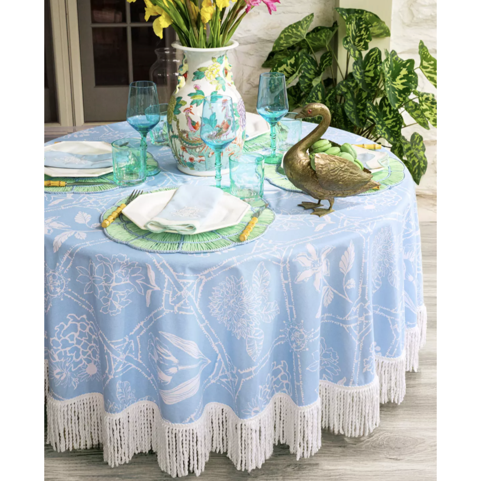 Lilly Pulitzer Lilly Pulitzer Round Tablecloth with Fringe - Hydrangea Blue Lilly Garden