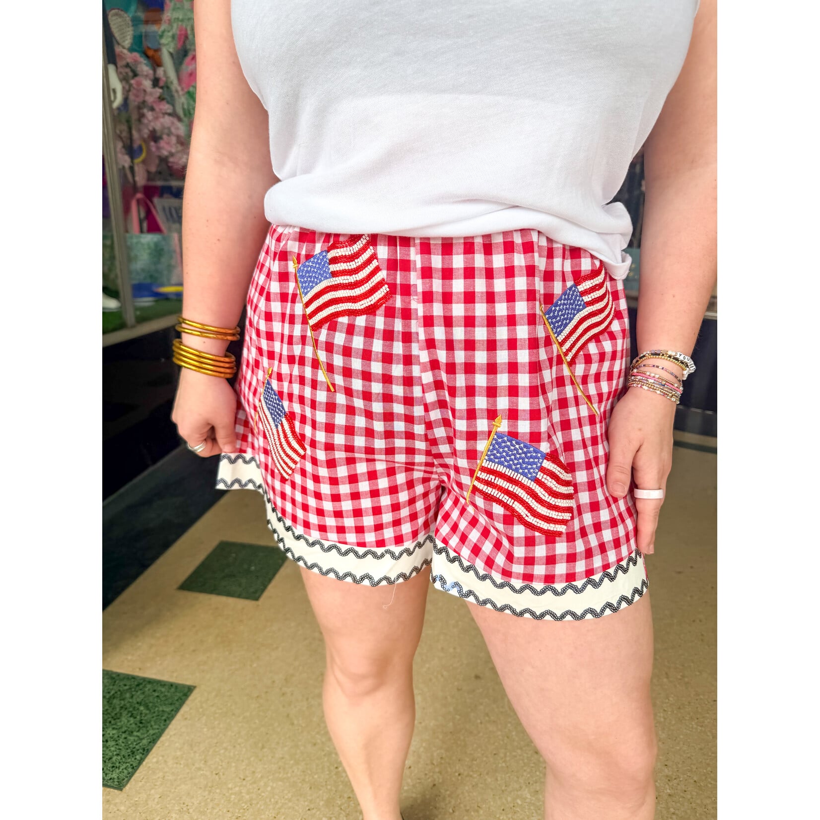 qos QOS Red + White Gingham American Flag Short