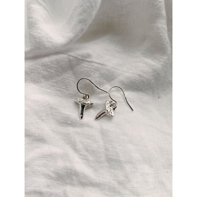Las Lobas Marina Shark Tooth Earrings - Sterling Silver
