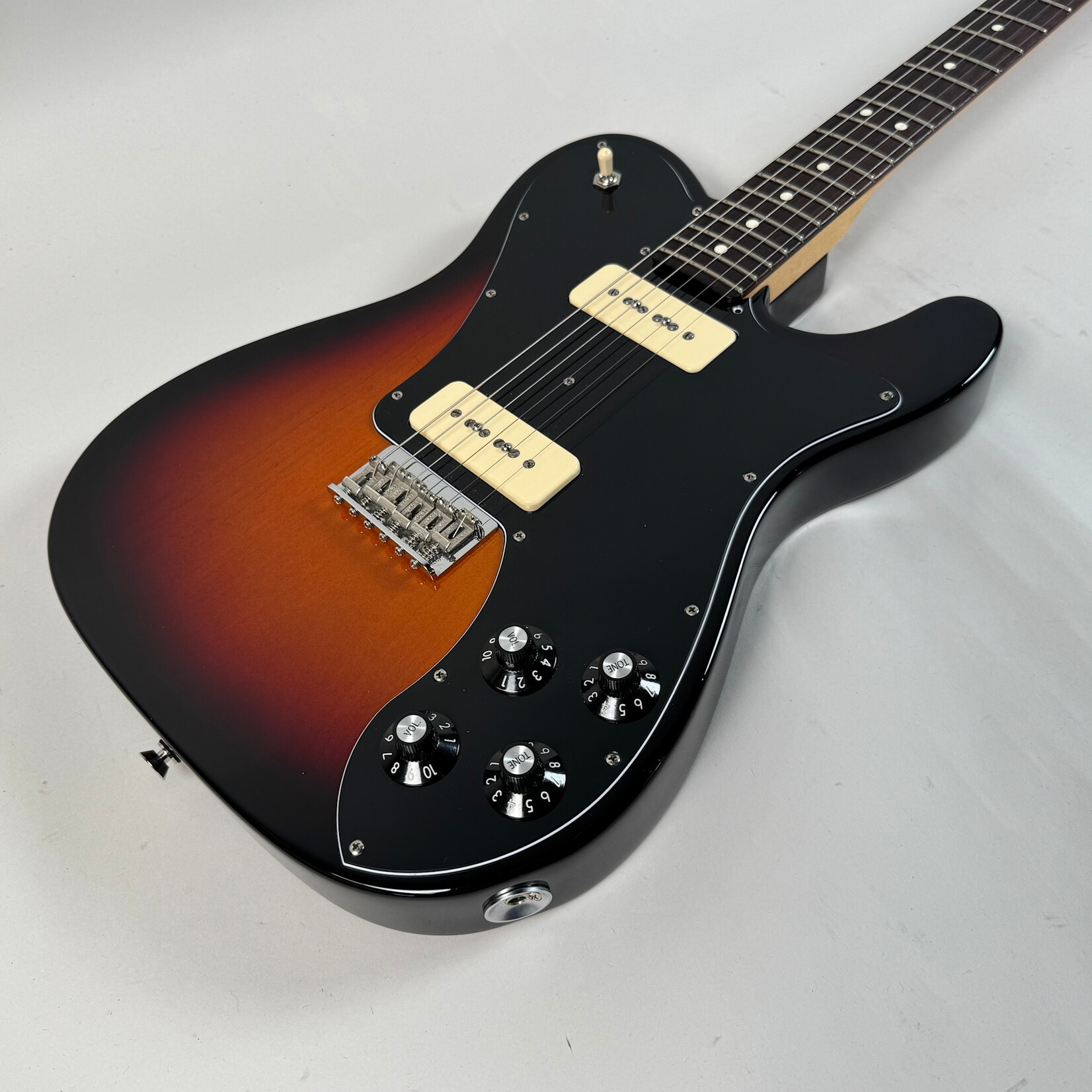 Fender 2016 Fender Telecaster Deluxe Sunburst (changed guard/pups)