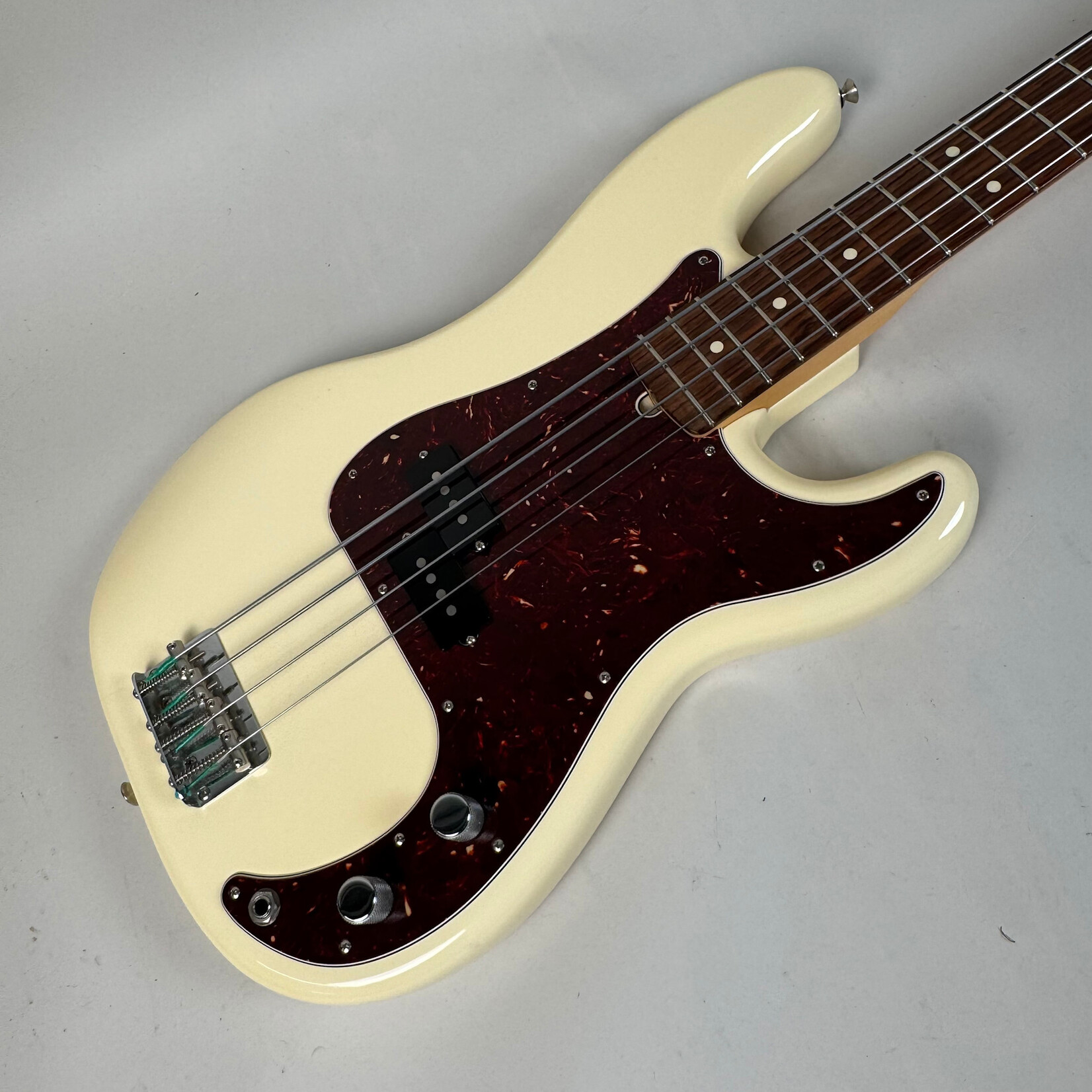 Fender 2012 Fender American Special Precision Bass Oly White