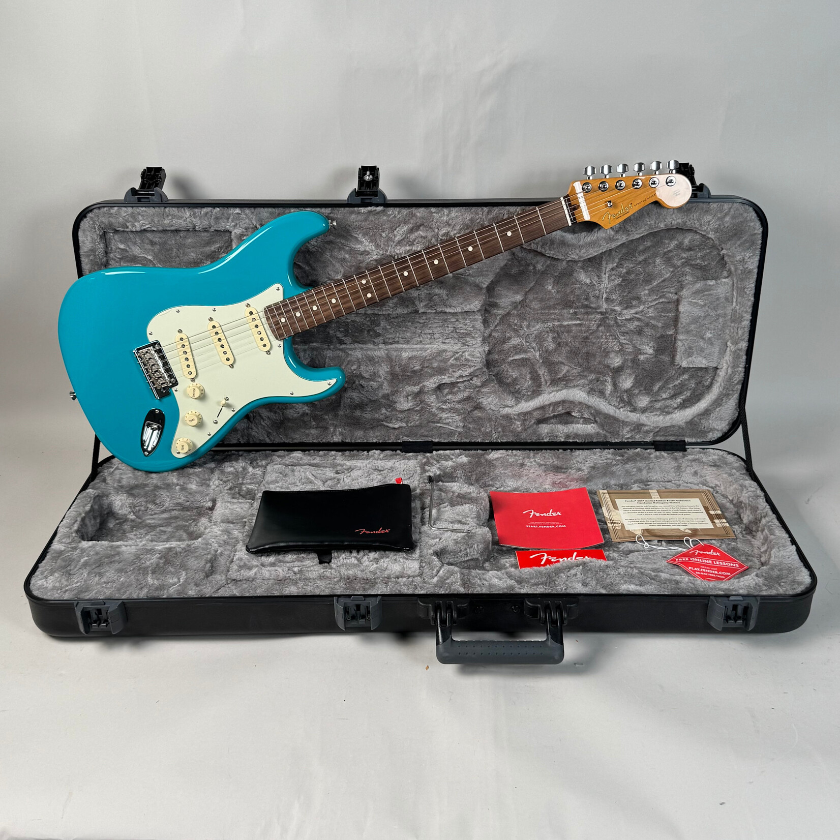 Fender 2020 Fender American Pro ii Stratocaster Miami Blue