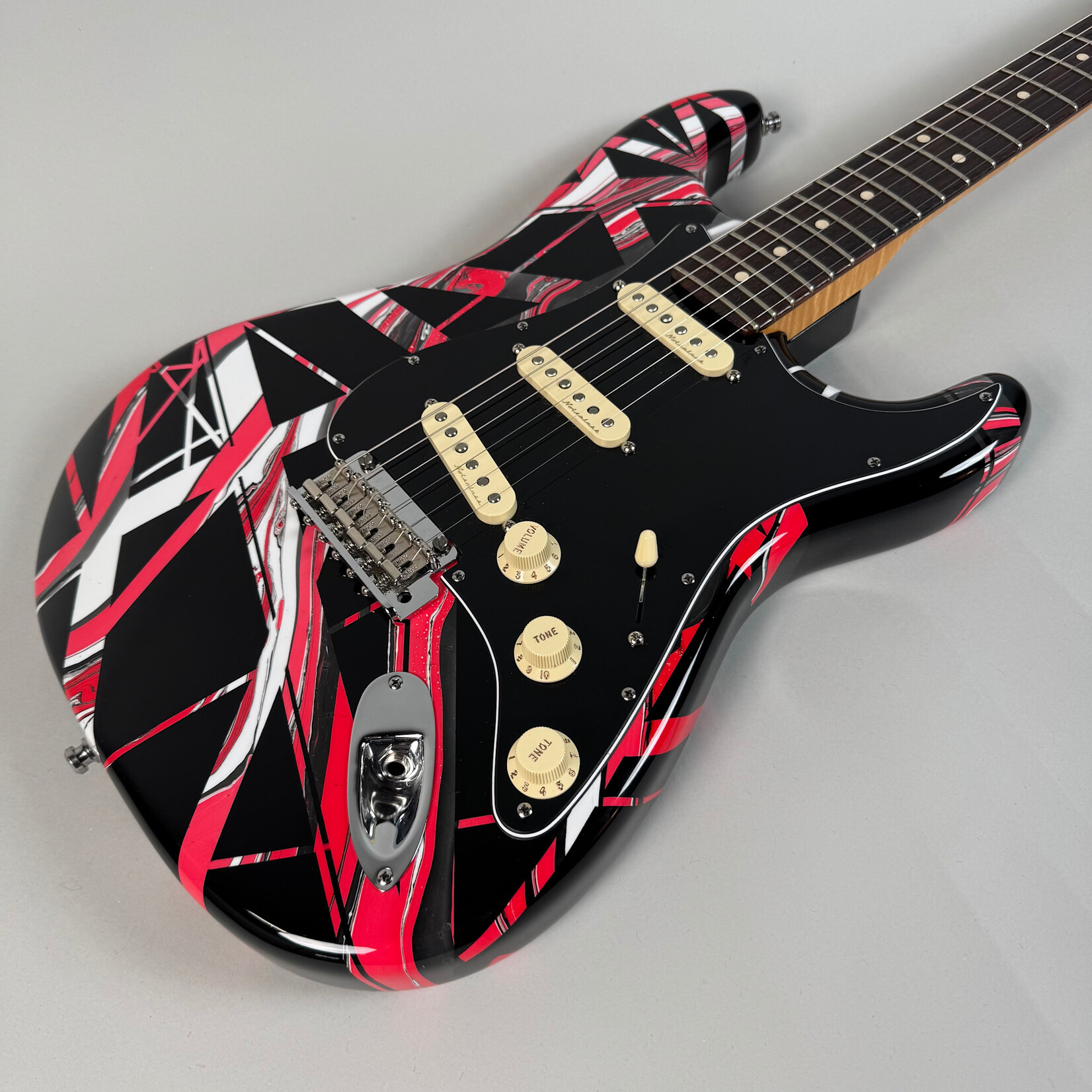 Fender 2010 Fender Custom DLX Stratocaster EVH Swirl Refin