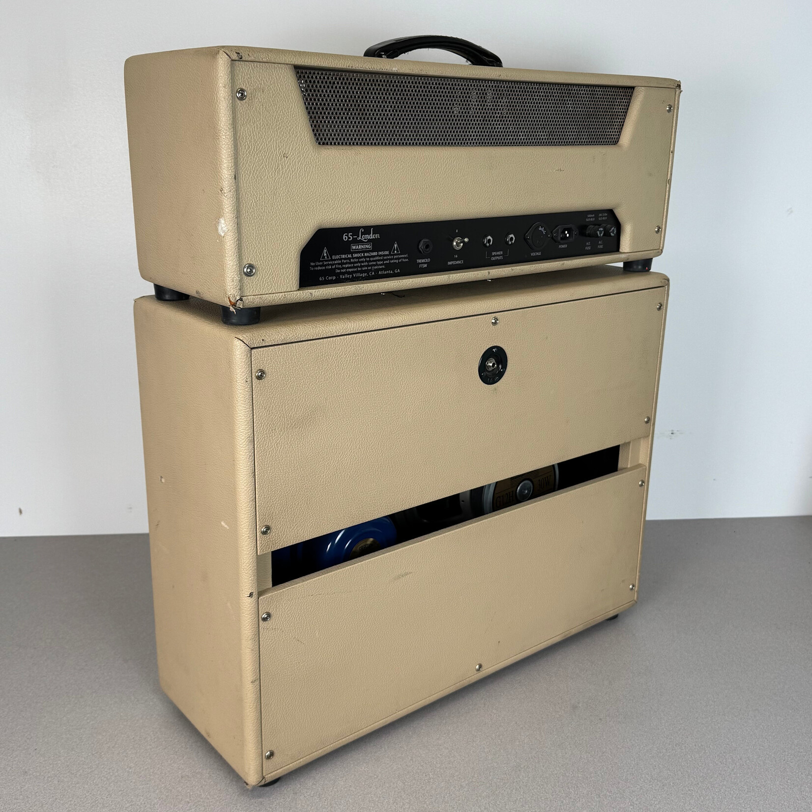 65 Amps 65 Amps London & Cab White