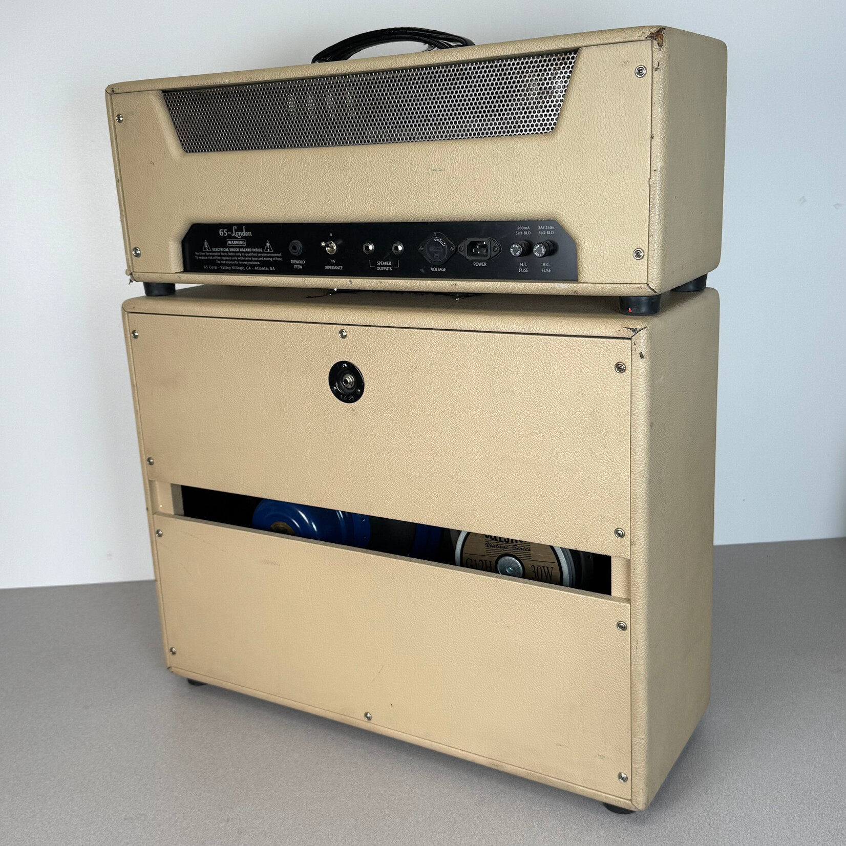 65 Amps 65 Amps London & Cab White