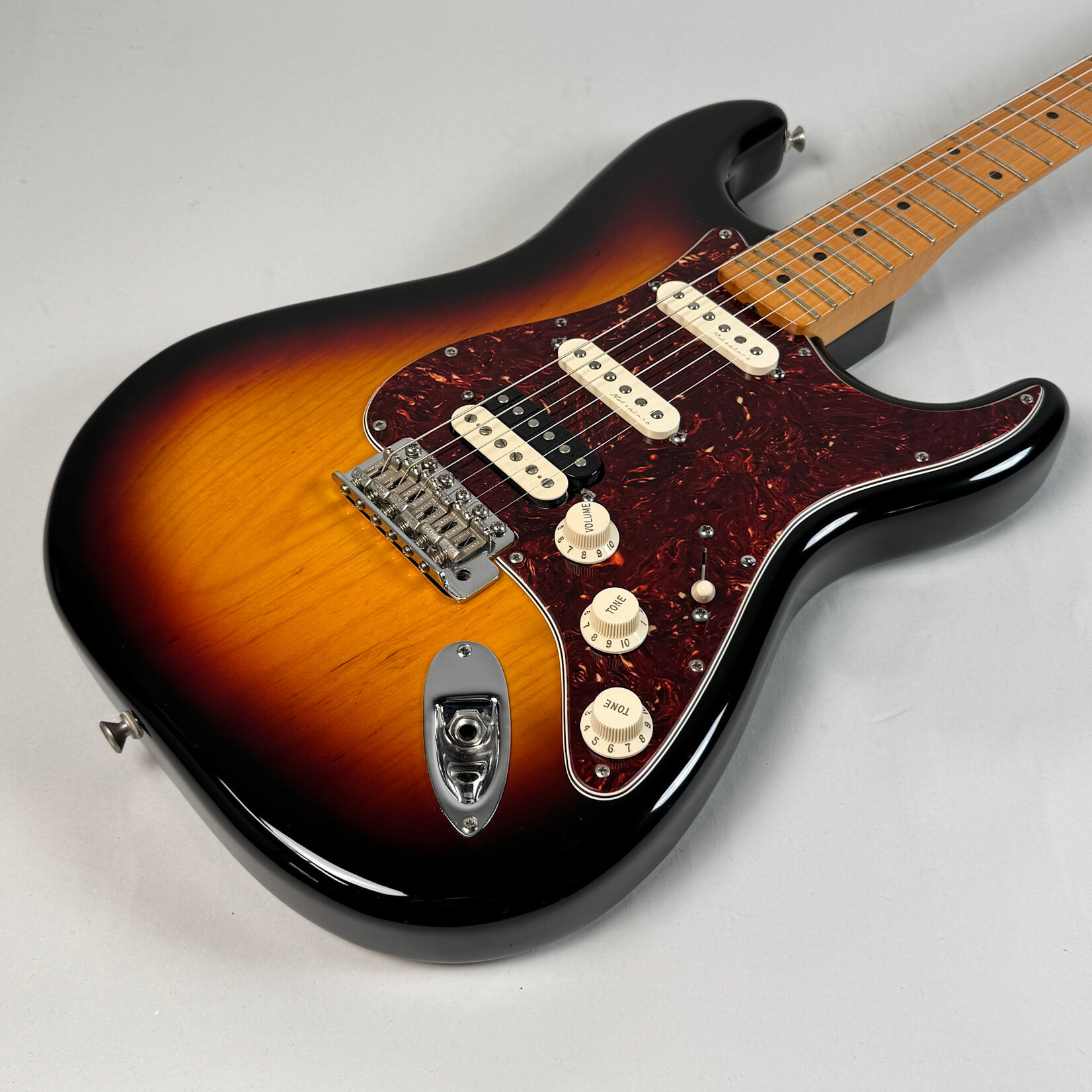 Fender 2011 Fender FSR Active Stratocaster HSS Sunburst