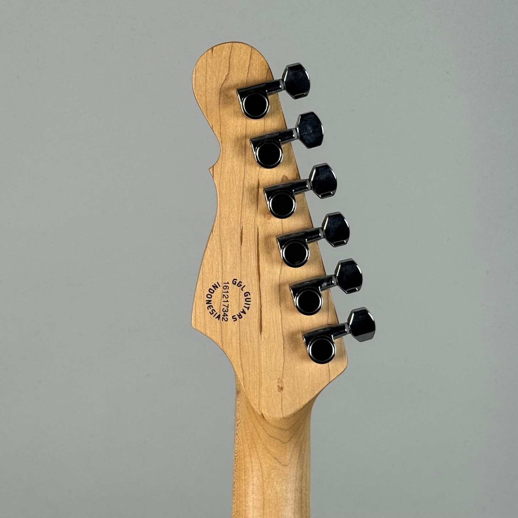 G&L G&L Tribute Legacy White W/ Case