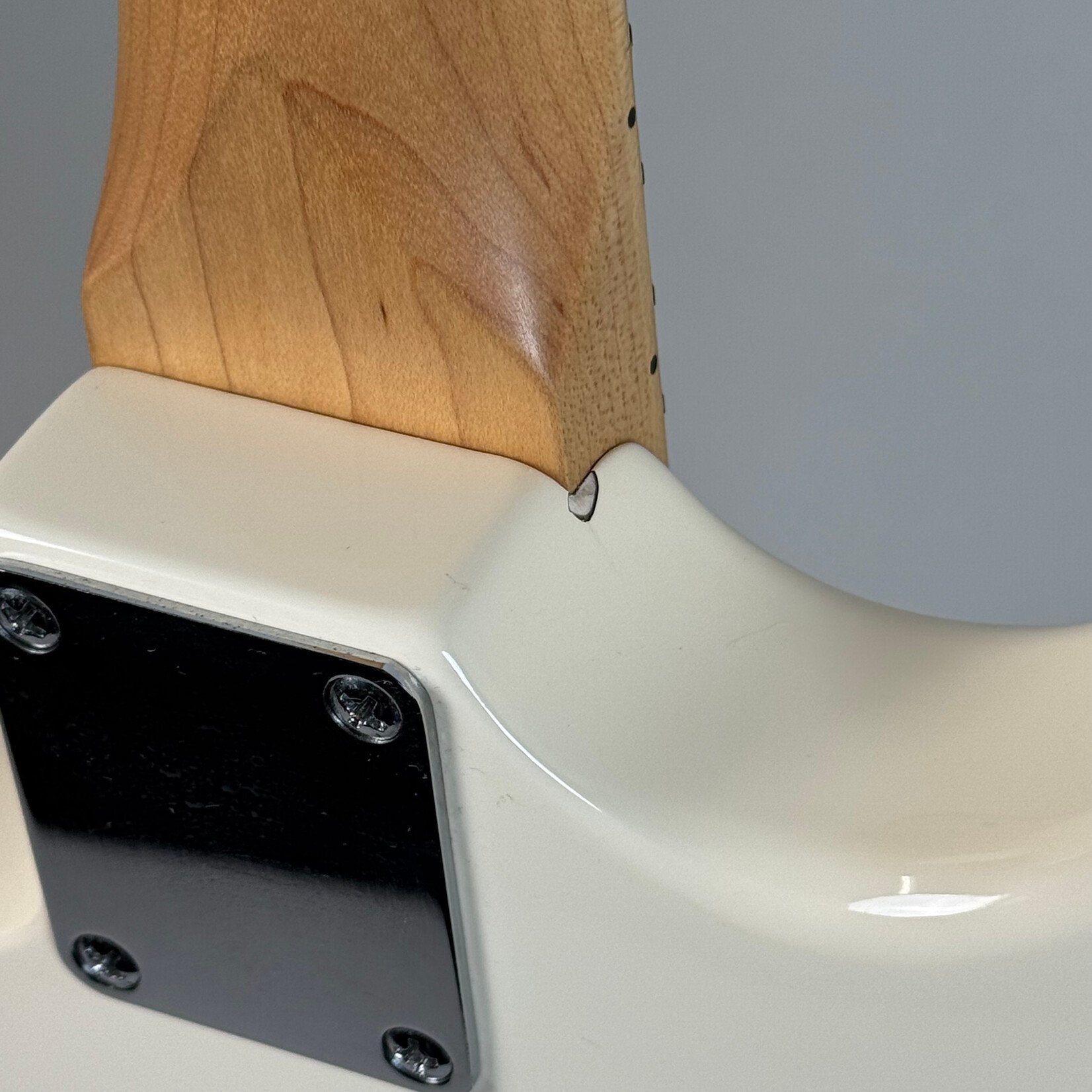 G&L G&L Tribute Legacy White W/ Case