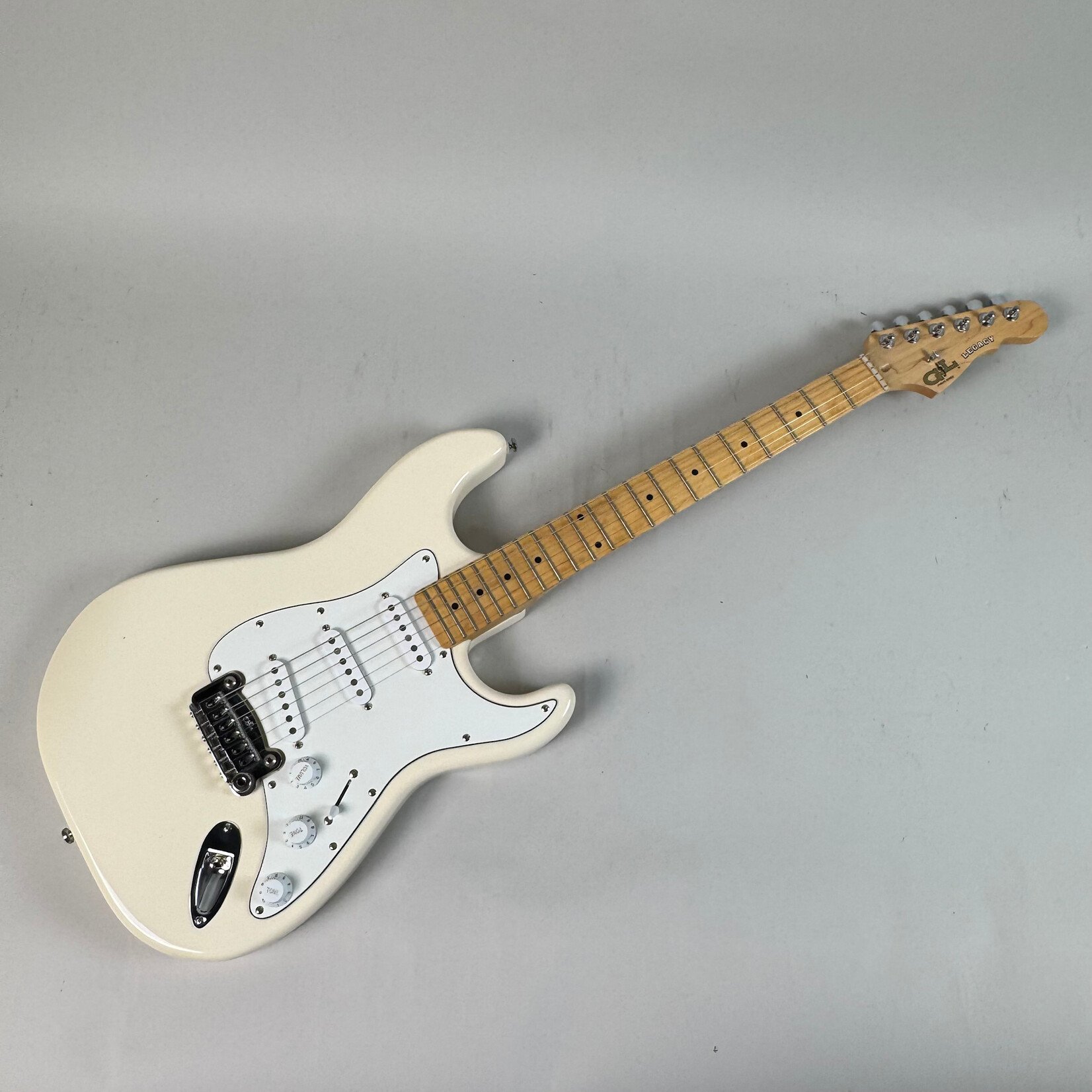 G&L G&L Tribute Legacy White W/ Case