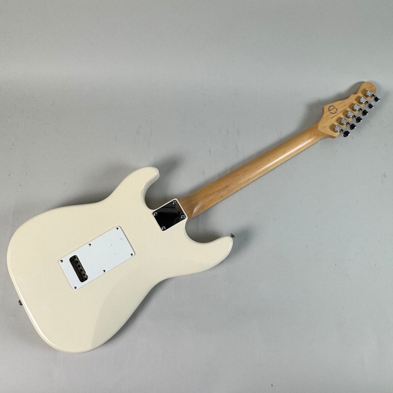 G&L G&L Tribute Legacy White W/ Case