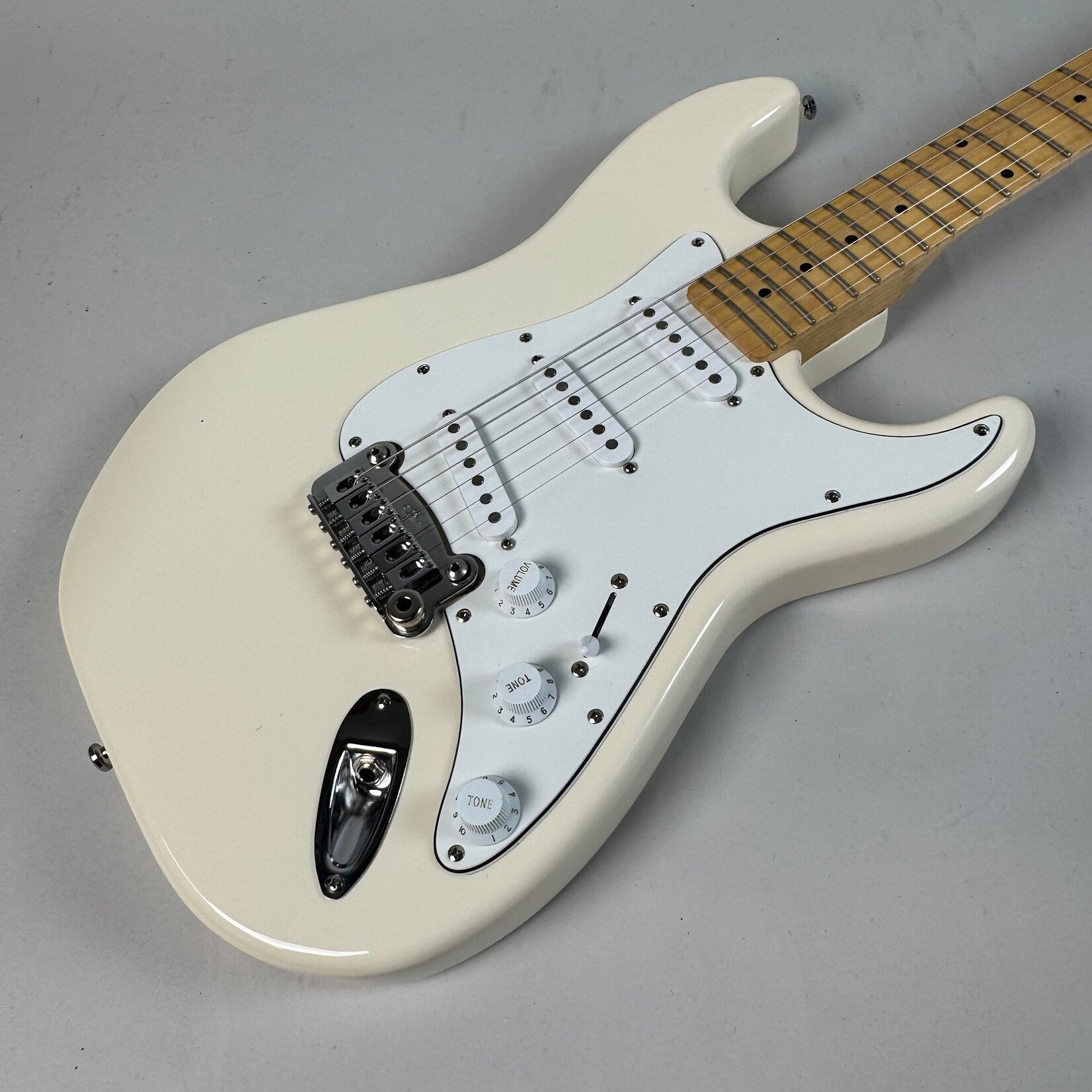 G&L G&L Tribute Legacy White W/ Case