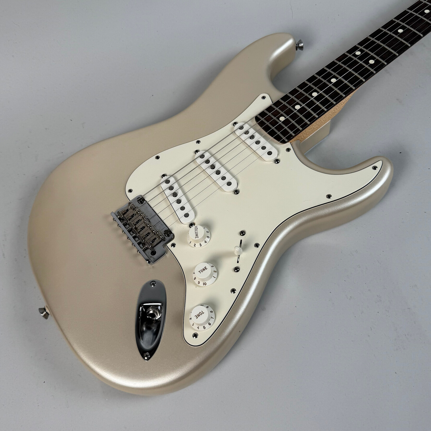 Fender 2009 Fender American Standard Stratocaster Inca Silver