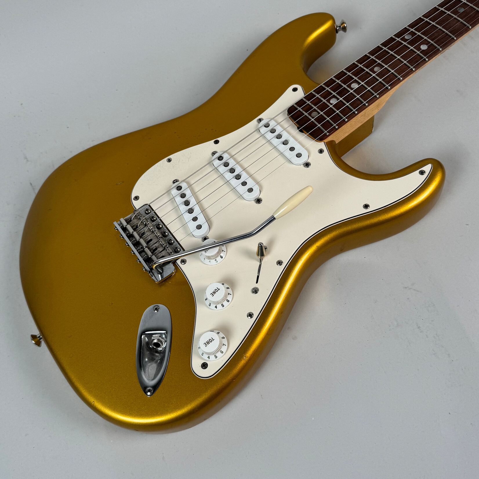 Fender 2005 Fender Custom Shop 1966 Reissue Stratocaster Gold