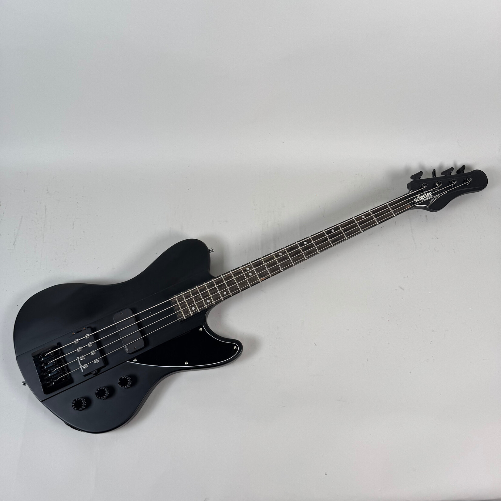 Schecter Schecter Diamond Series Ultra Bass Satin Black (D-tuner, Bridge pup)