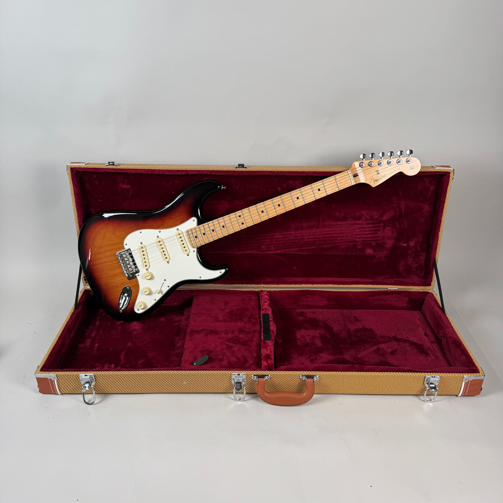 Fender 2021 Fender Player Series Stratocaster Sunburst W/HSC (Noiseless Pickups)