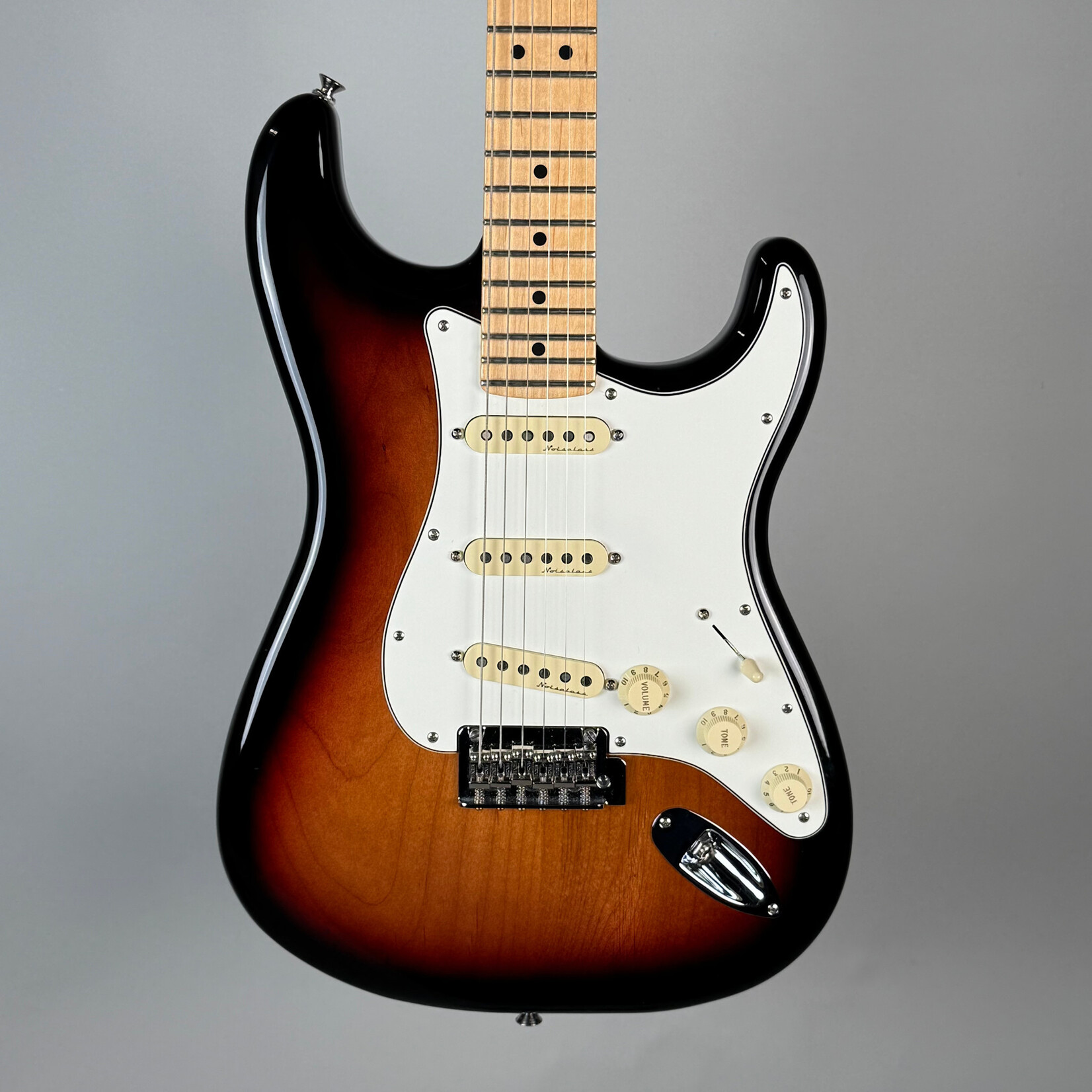 Fender 2021 Fender Player Series Stratocaster Sunburst W/HSC (Noiseless Pickups)