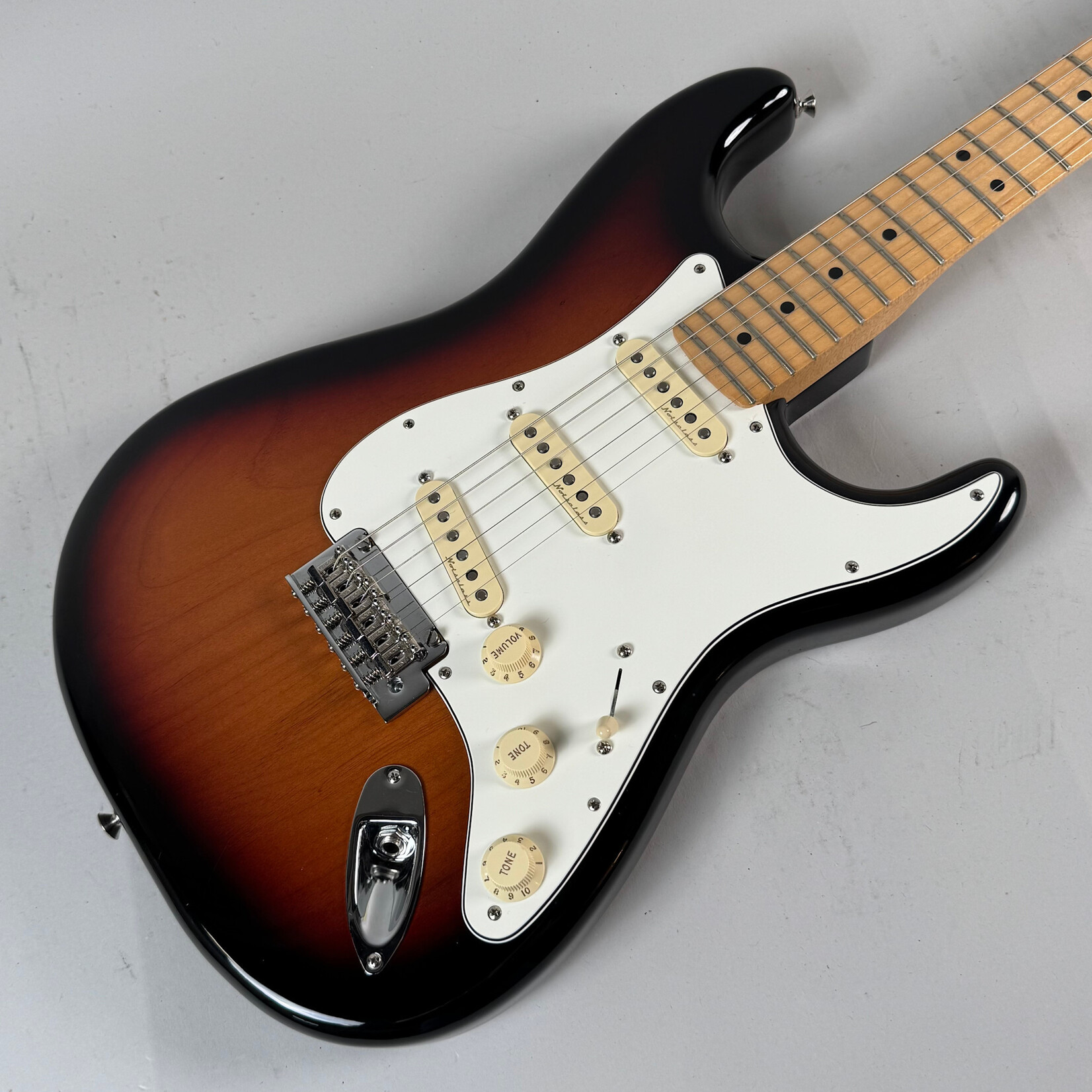 Fender 2021 Fender Player Series Stratocaster Sunburst W/HSC (Noiseless Pickups)