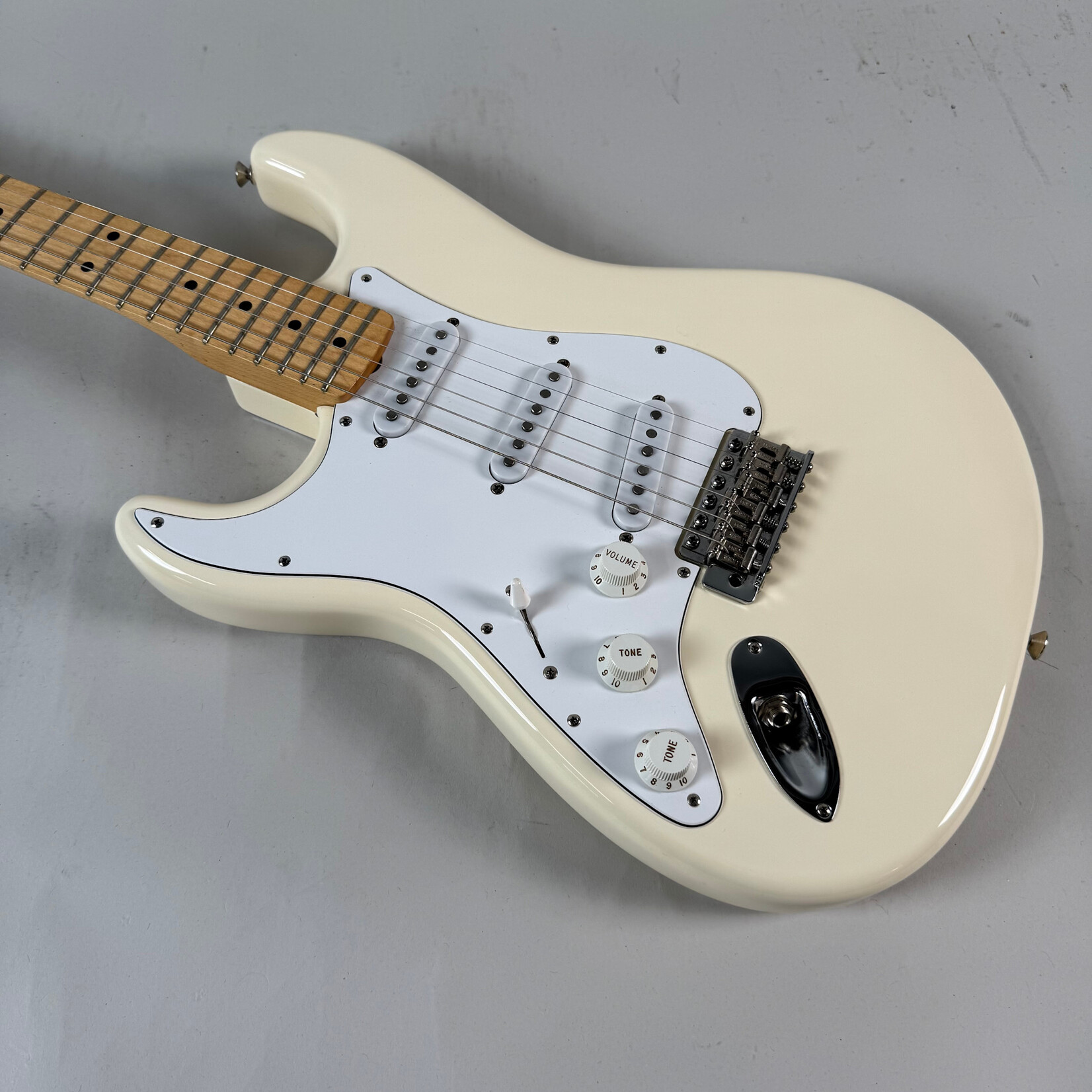 Fender Fender Standard Stratocaster MIM Olymic White Lefty