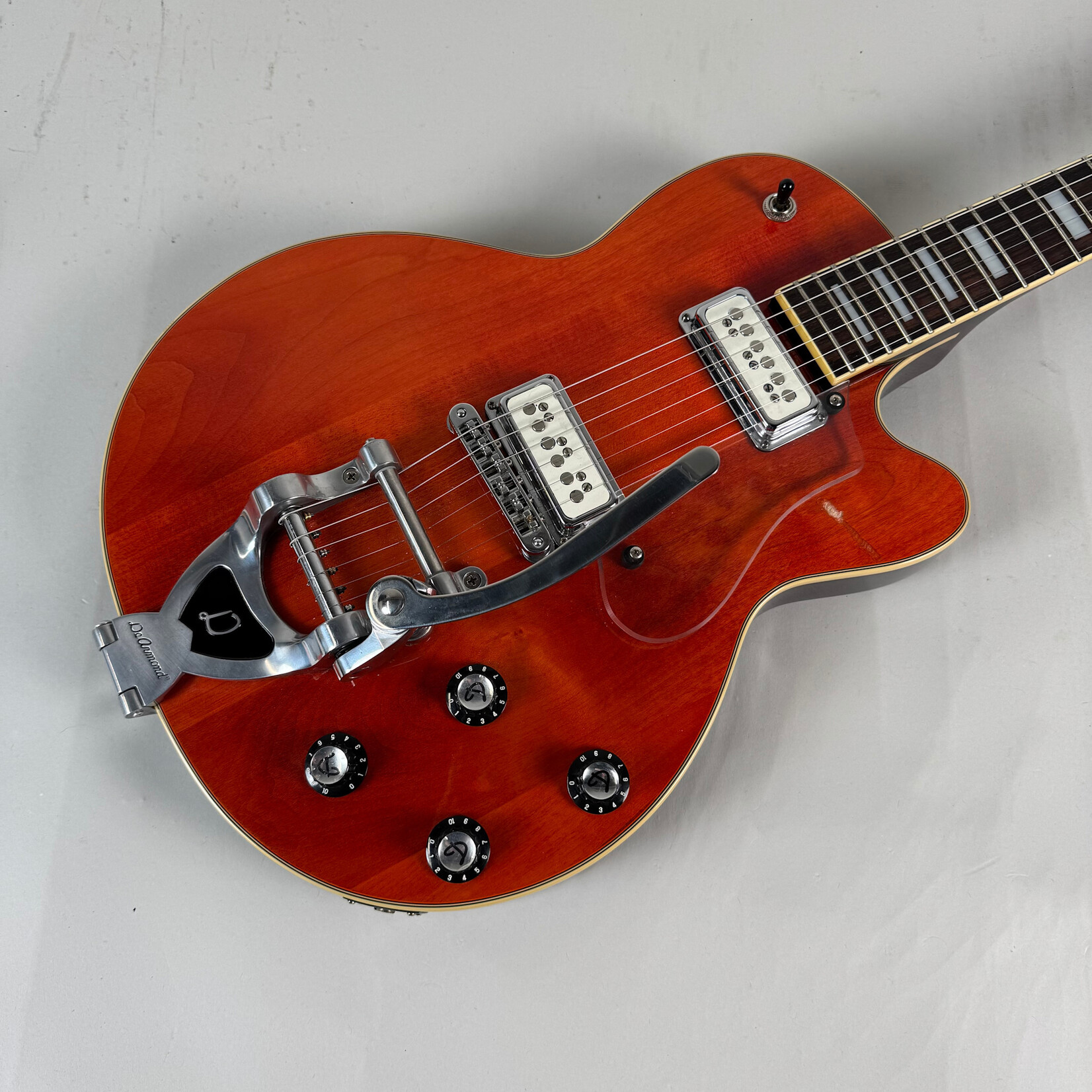 DeArmond Dearmond M-77 Orange (Changed Tuners)