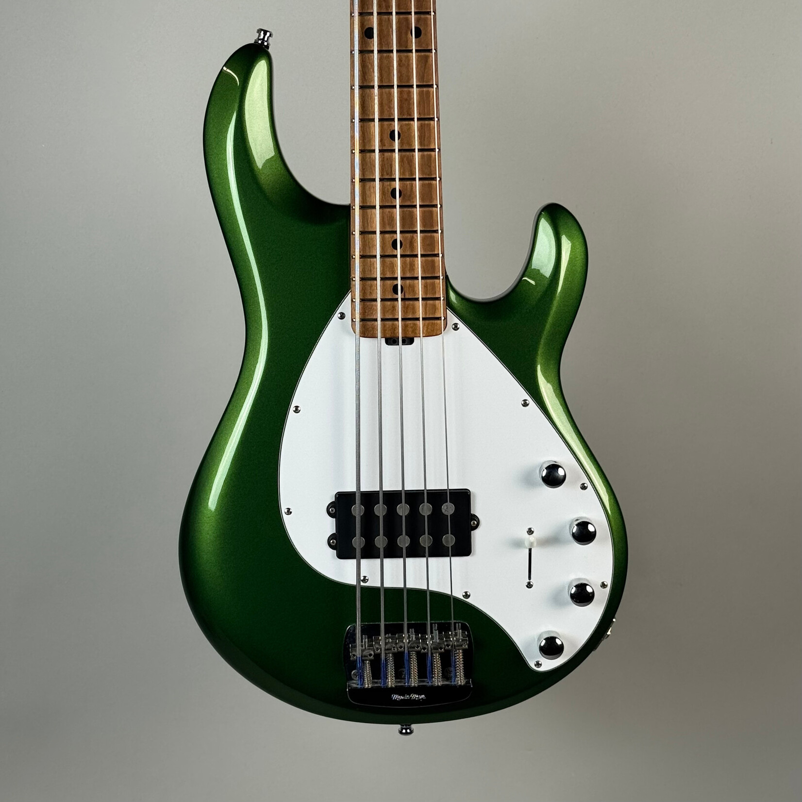 music man 2022 Music Man Stingray 5 Charging Green