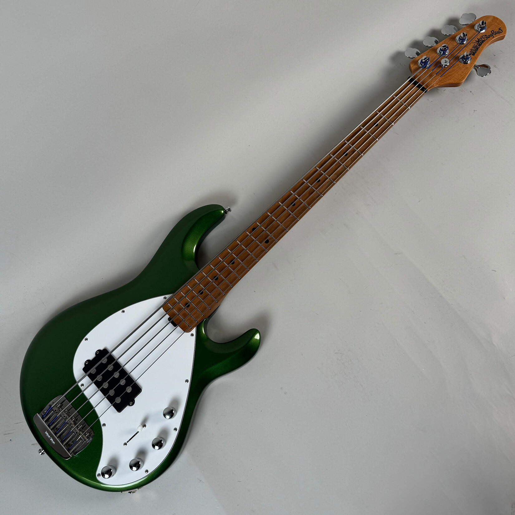 music man 2022 Music Man Stingray 5 Charging Green