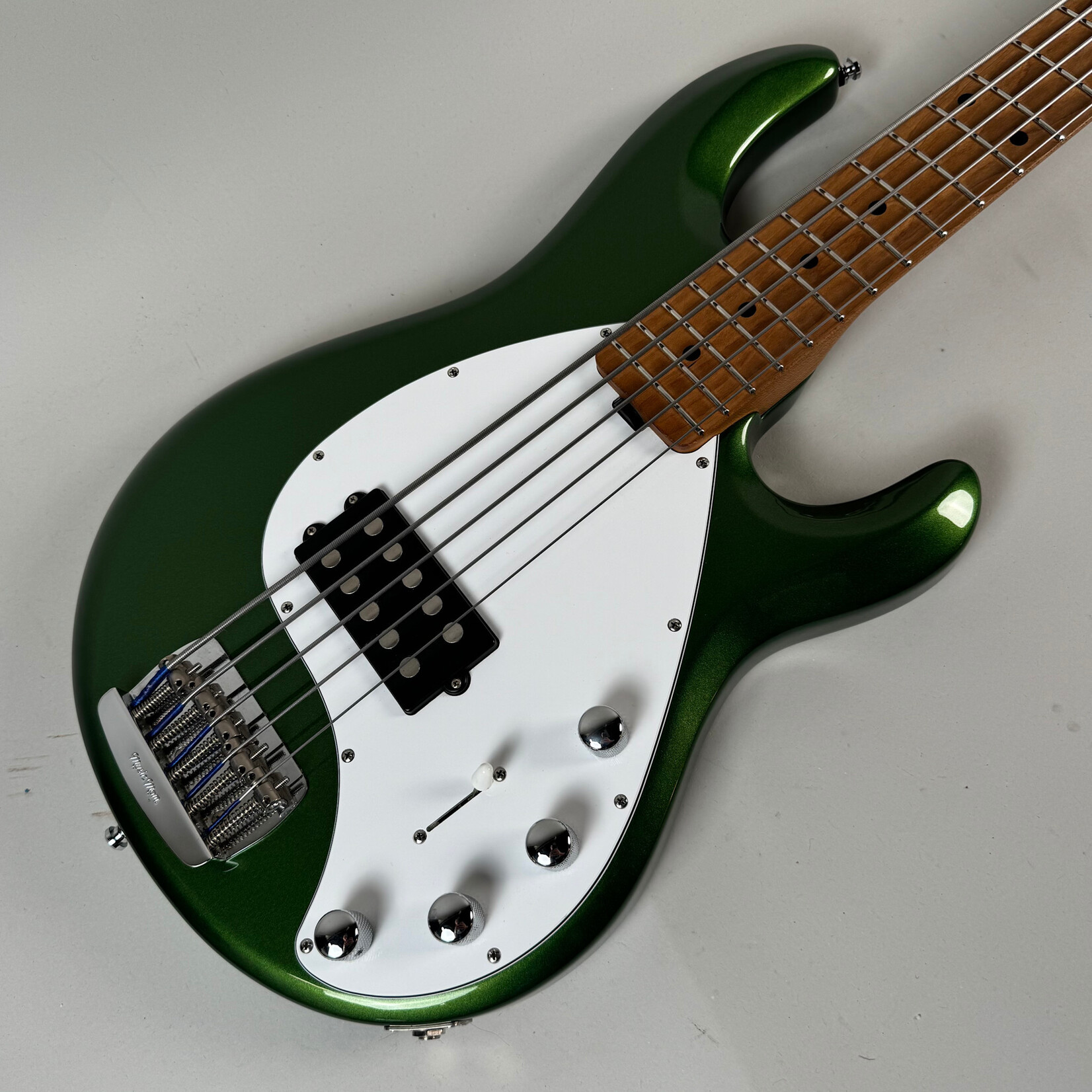 music man 2022 Music Man Stingray 5 Charging Green