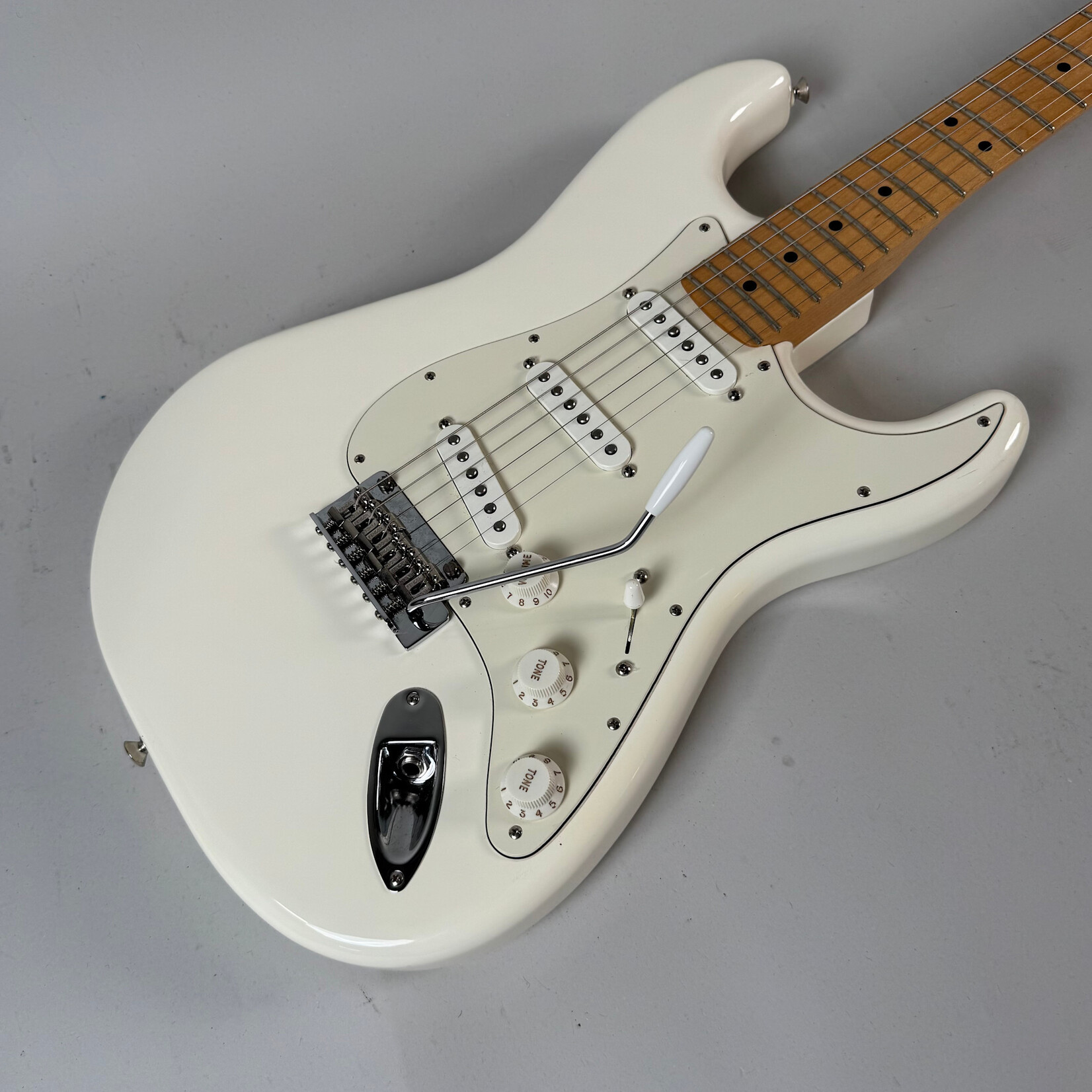 Fender 2021 Fender MIM Player Series Stratocaster White W/ HSC