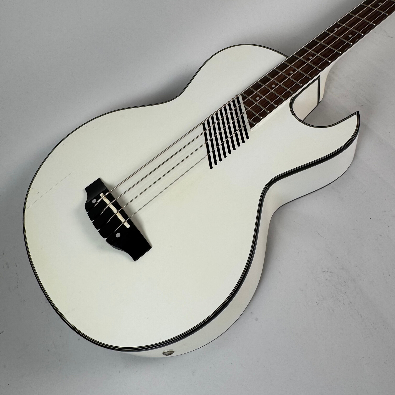 Washburn Washburn AB20 White W/ Case