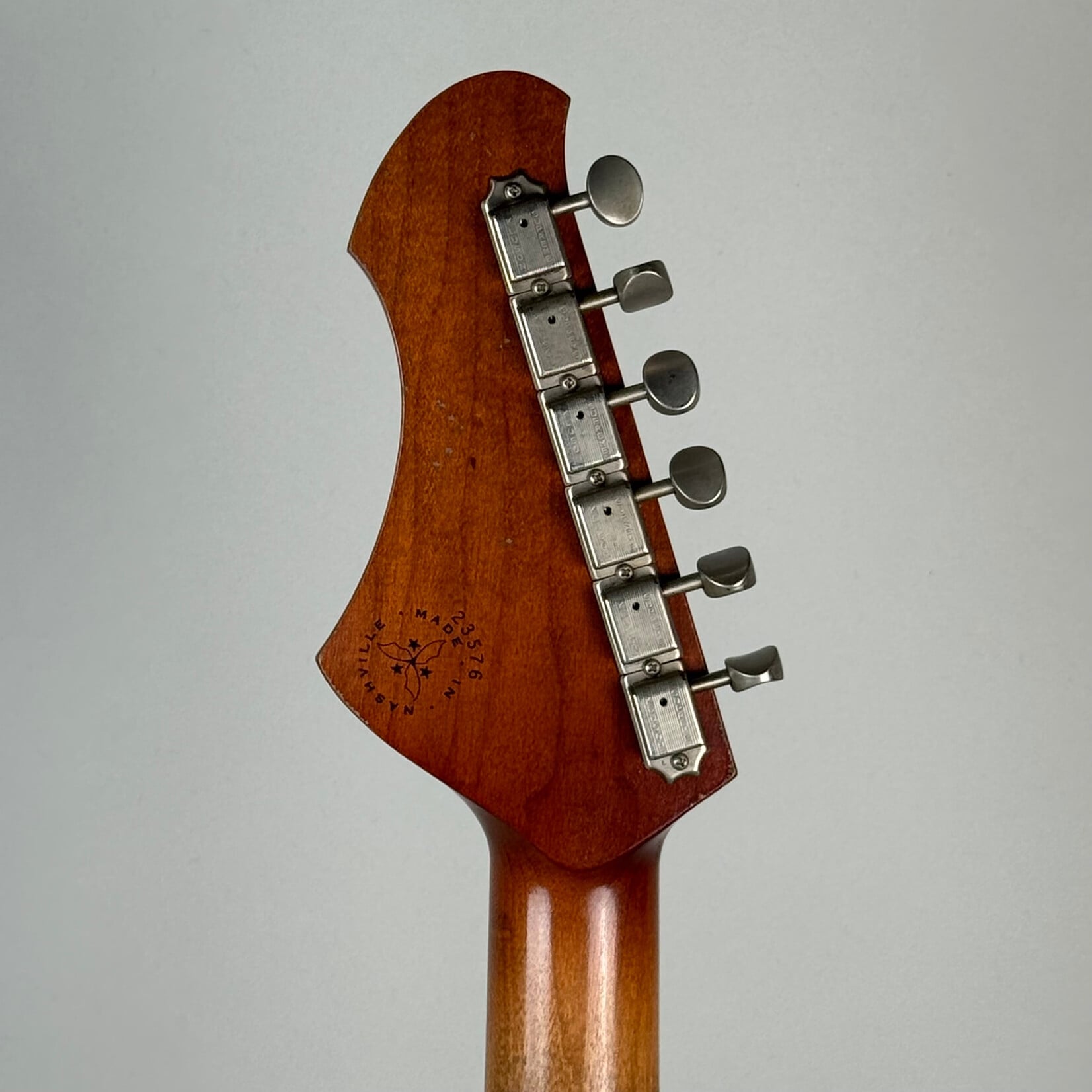 Novo 2023 Novo Solus F1 German Carve Nicotine Blonde