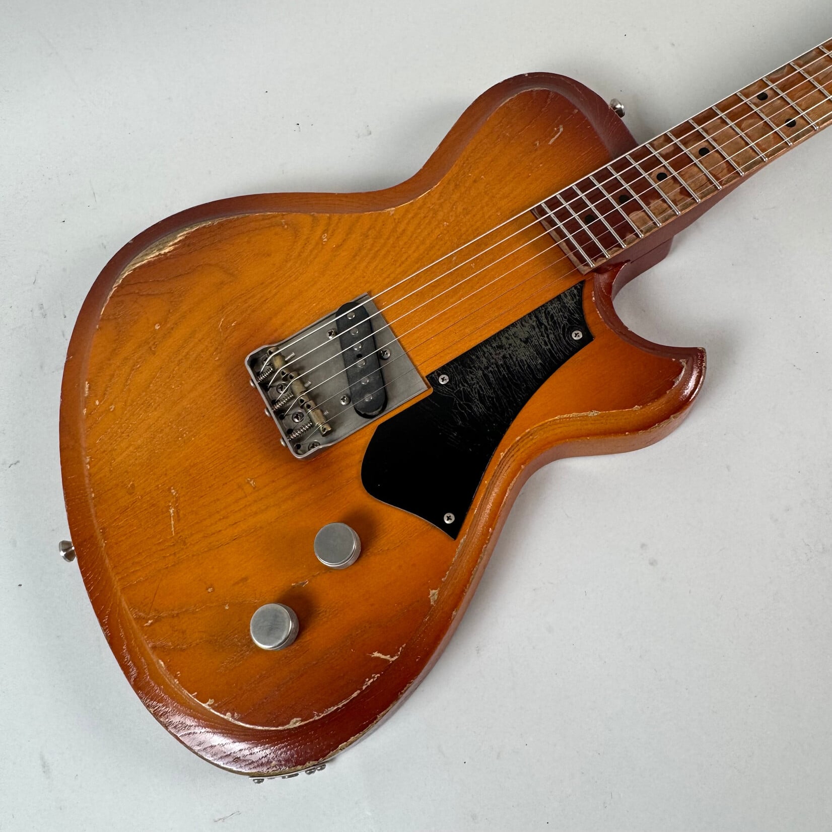 Novo 2023 Novo Solus F1 German Carve Nicotine Blonde