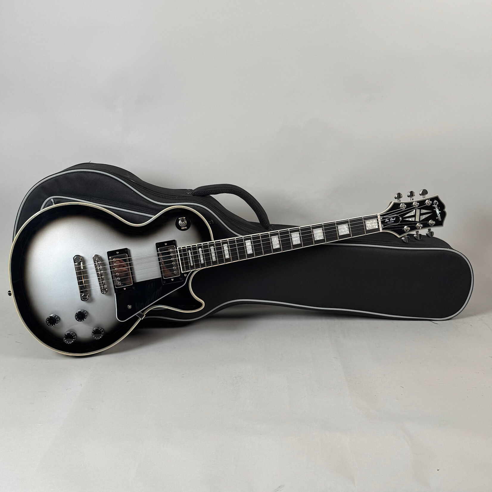 Epiphone 2022 Epiphone Les Paul Custom Silverburst