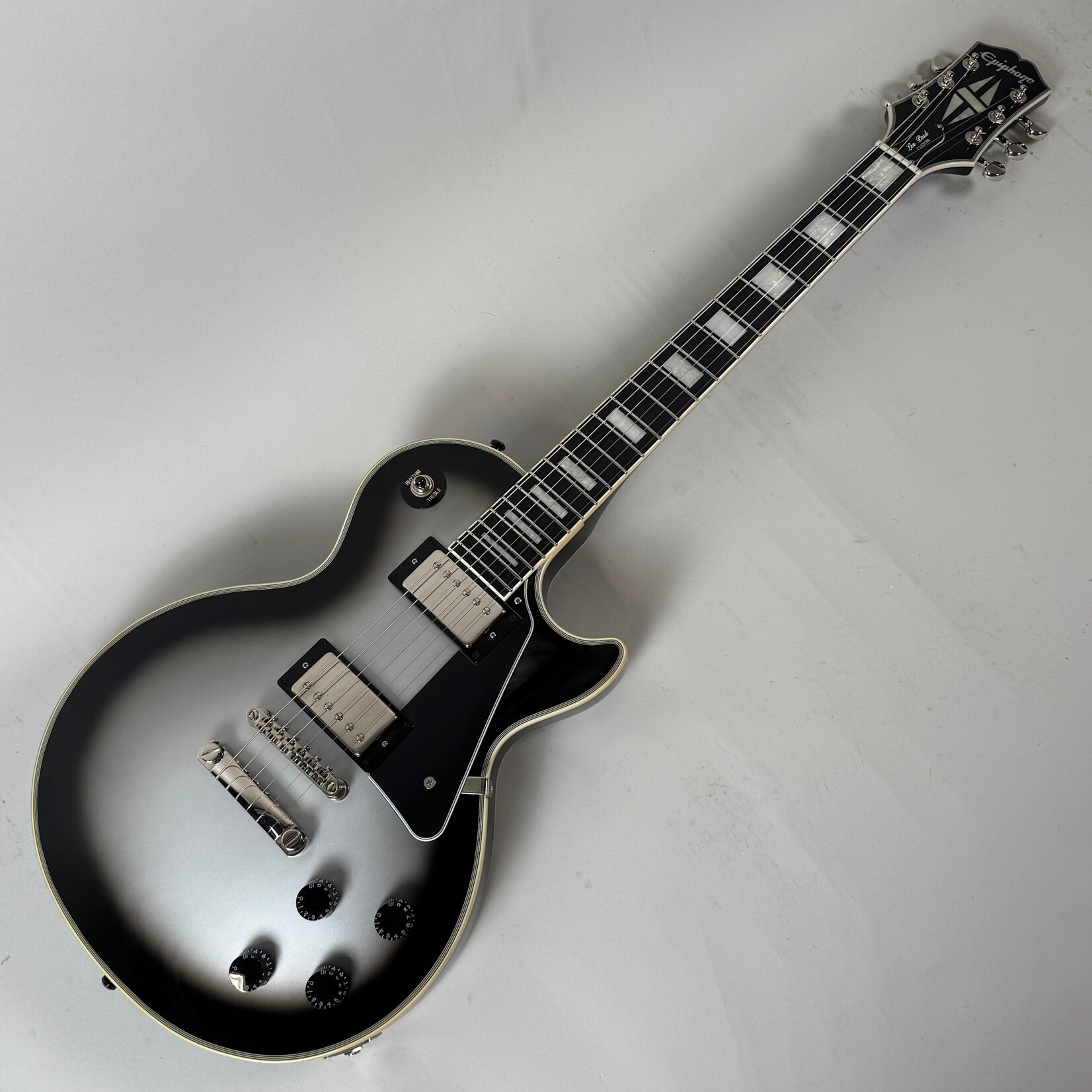 Epiphone 2022 Epiphone Les Paul Custom Silverburst