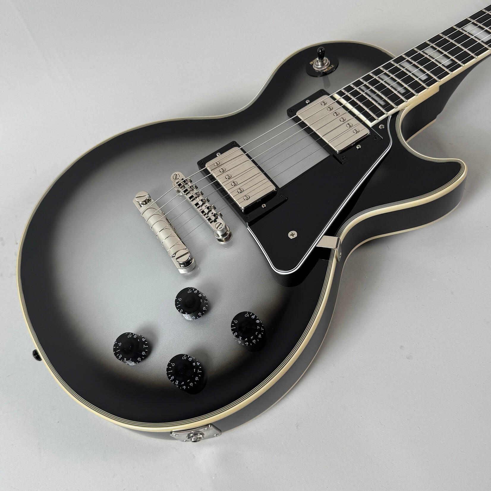Epiphone 2022 Epiphone Les Paul Custom Silverburst