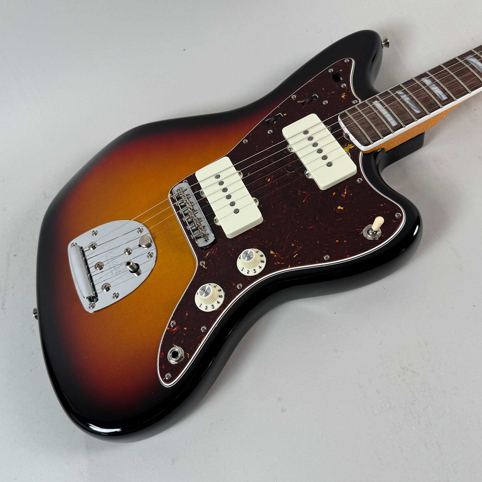 Fender 2024 Fender American Vintage ii '66 Reissue Jazzmaster Sunburst