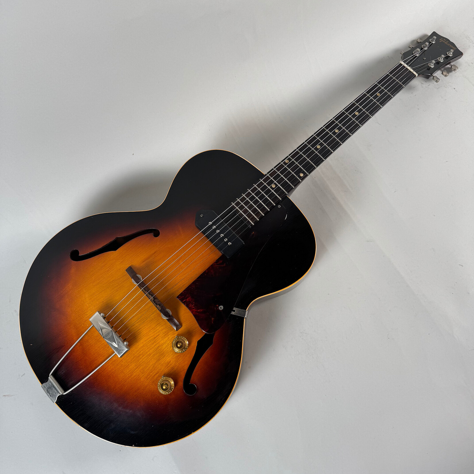 Gibson 1956 Gibson ES-125 (period tuners metal buttons)