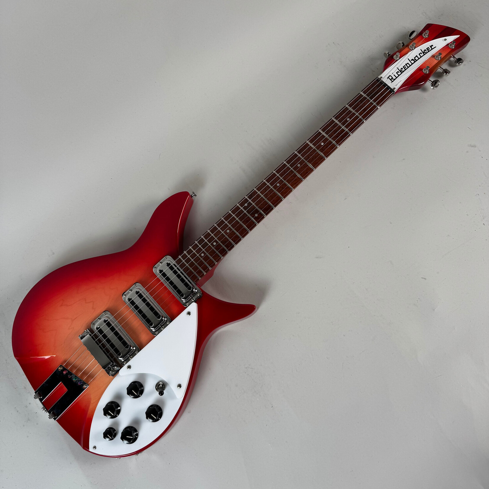 Rickenbacker 2022 Rickenbacker 350/V63 Fireglo