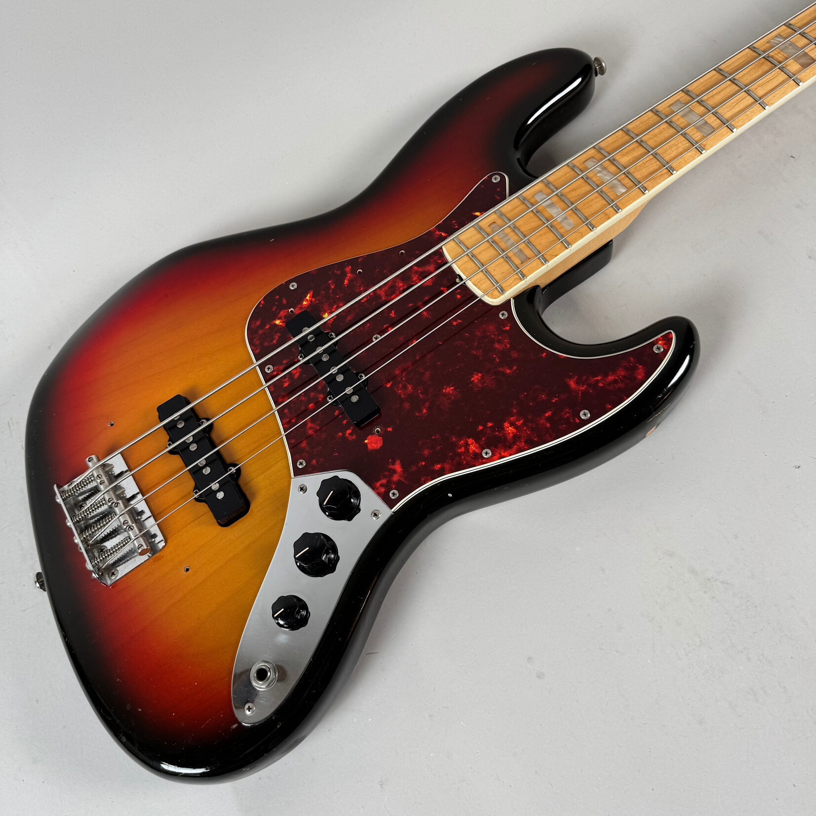 Fender 1975 Fender Jazz Bass Sunburst (neck pickup repair)