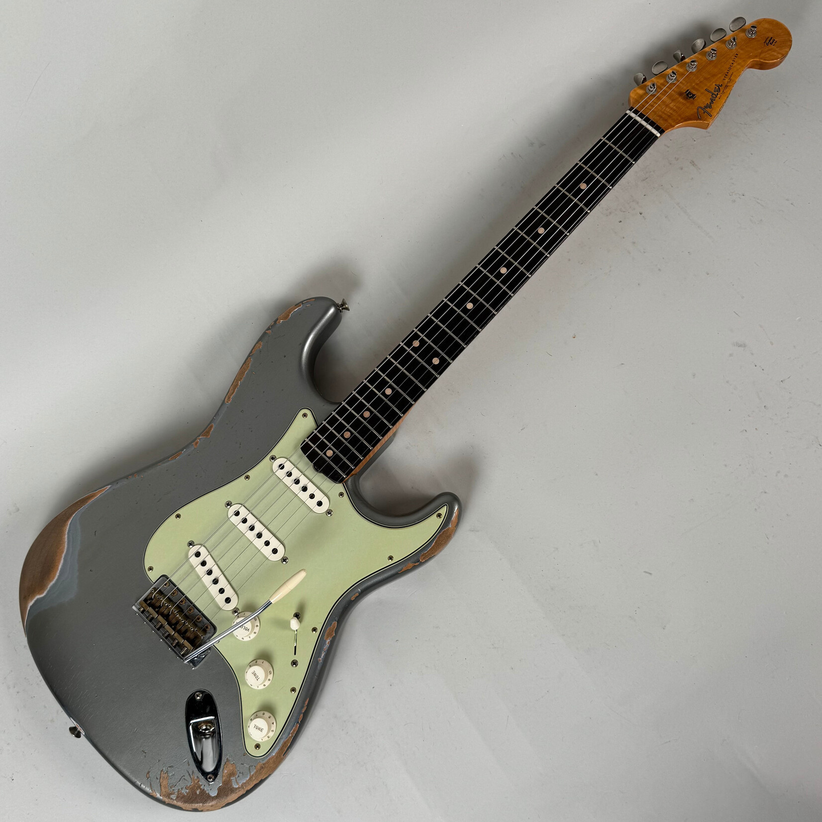 Fender 2022 Fender Heavy Relic 61 Stratocaster Charcoal Frost