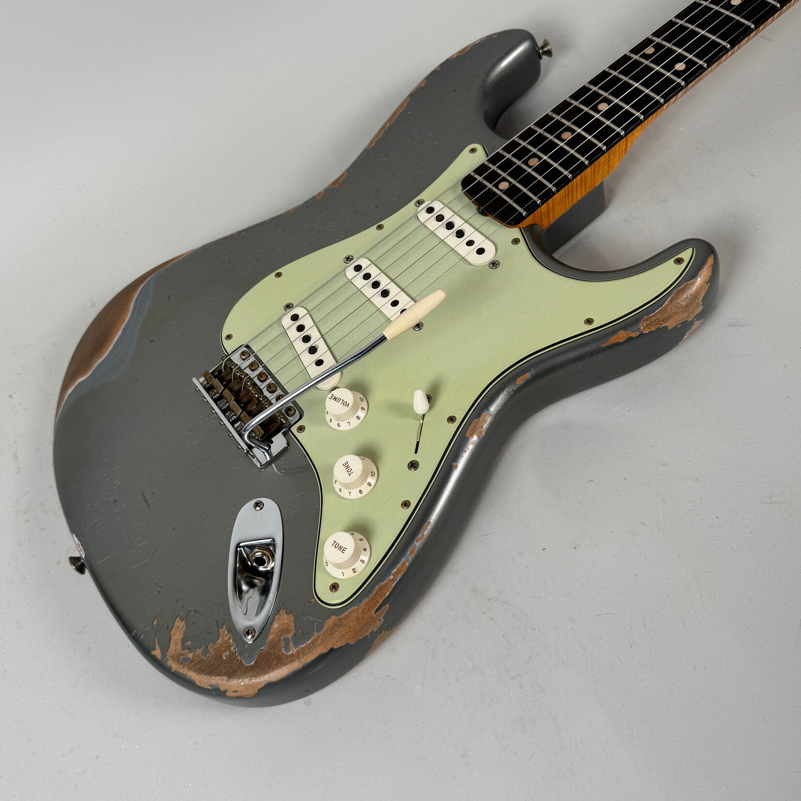 Fender 2022 Fender Heavy Relic 61 Stratocaster Charcoal Frost