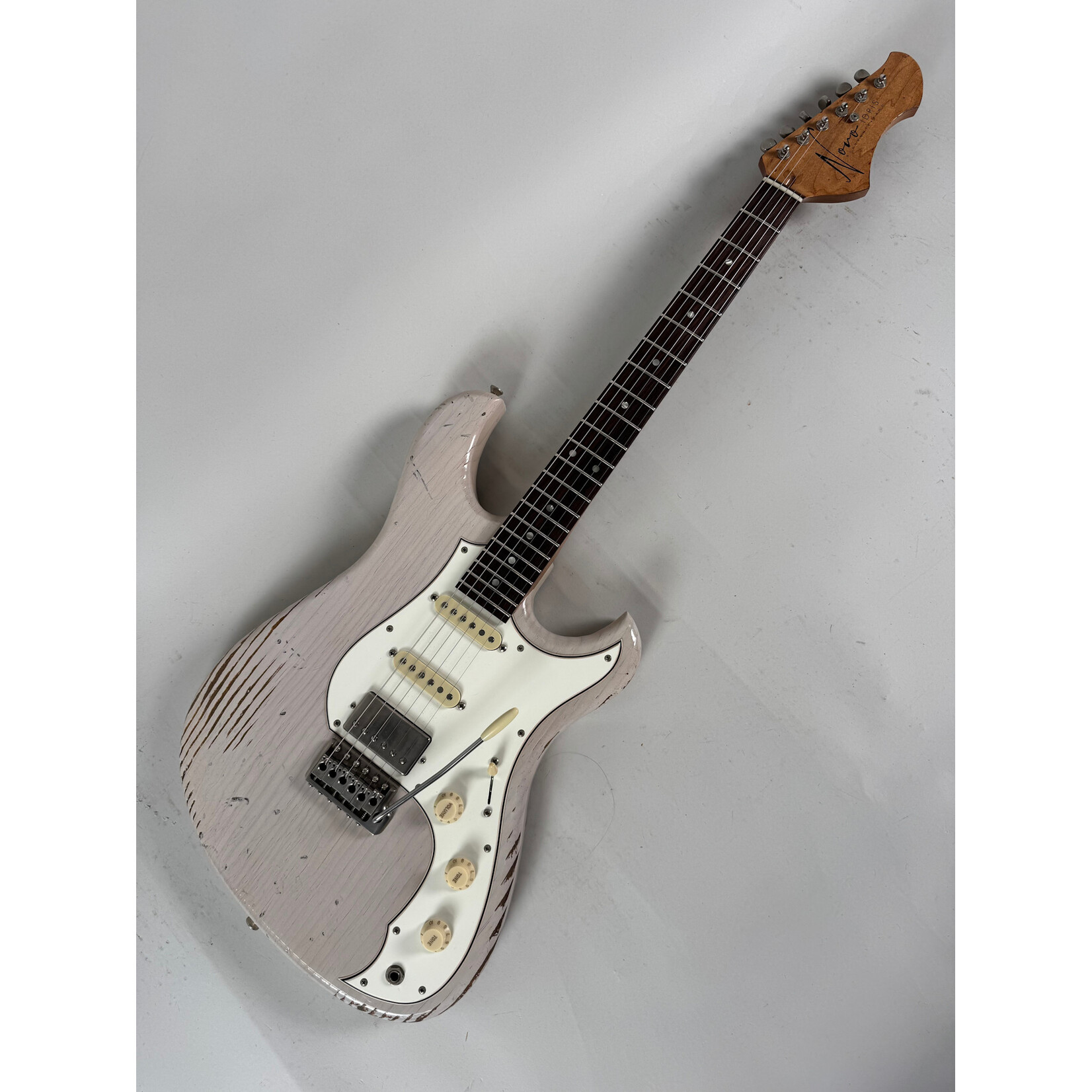 Novo Novo Idris Custom Mary Kaye White