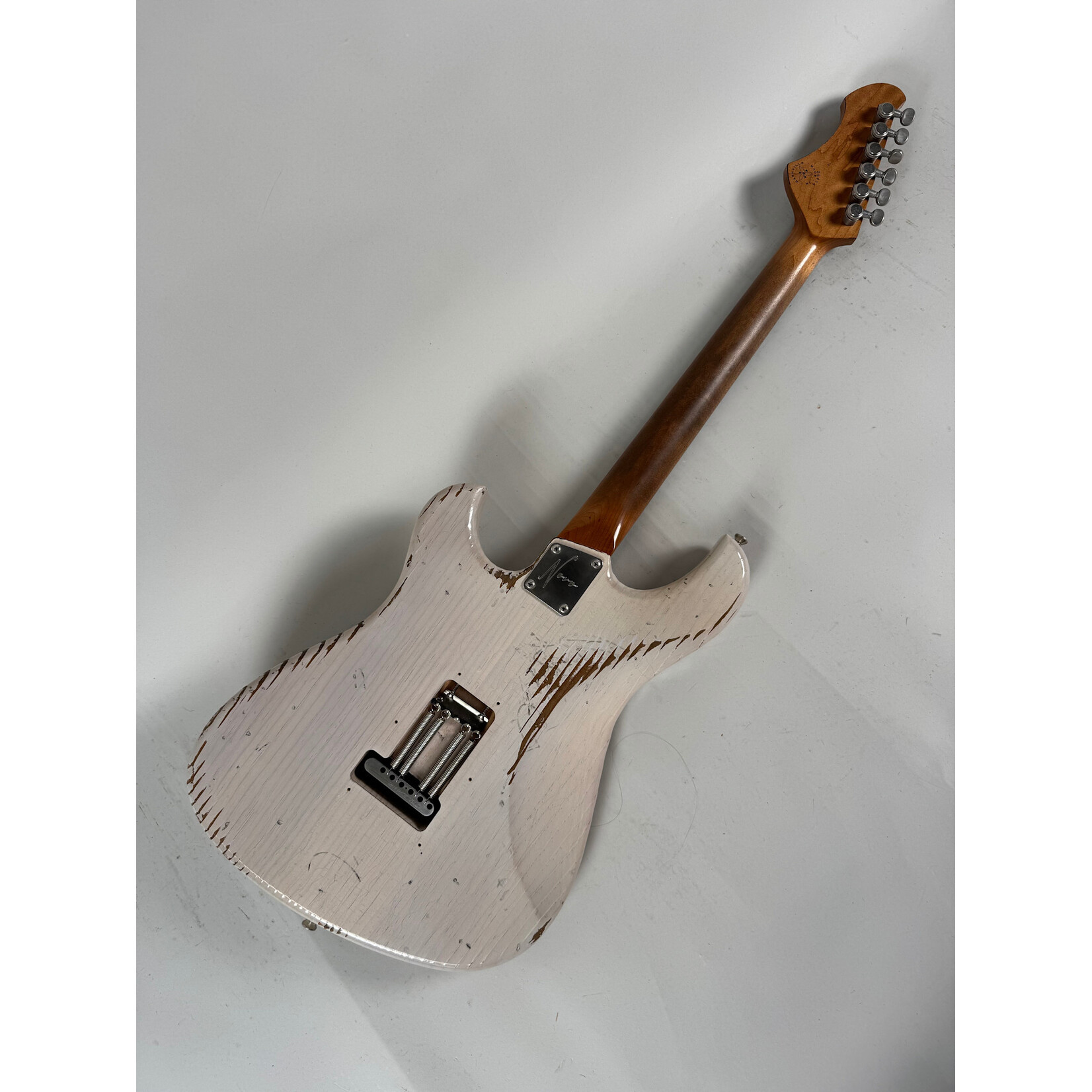 Novo Novo Idris Custom Mary Kaye White
